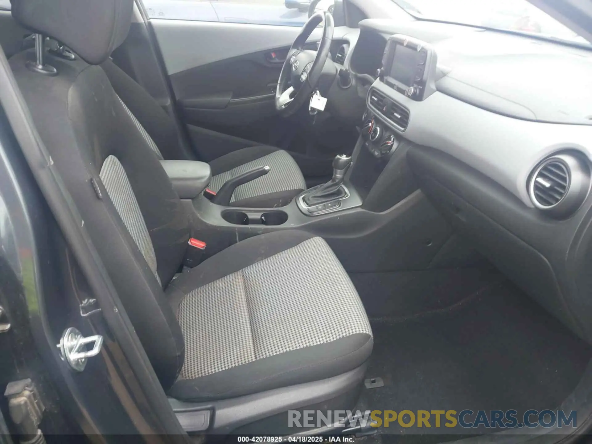5 Photograph of a damaged car KM8K22AA6MU613871 HYUNDAI KONA 2021
