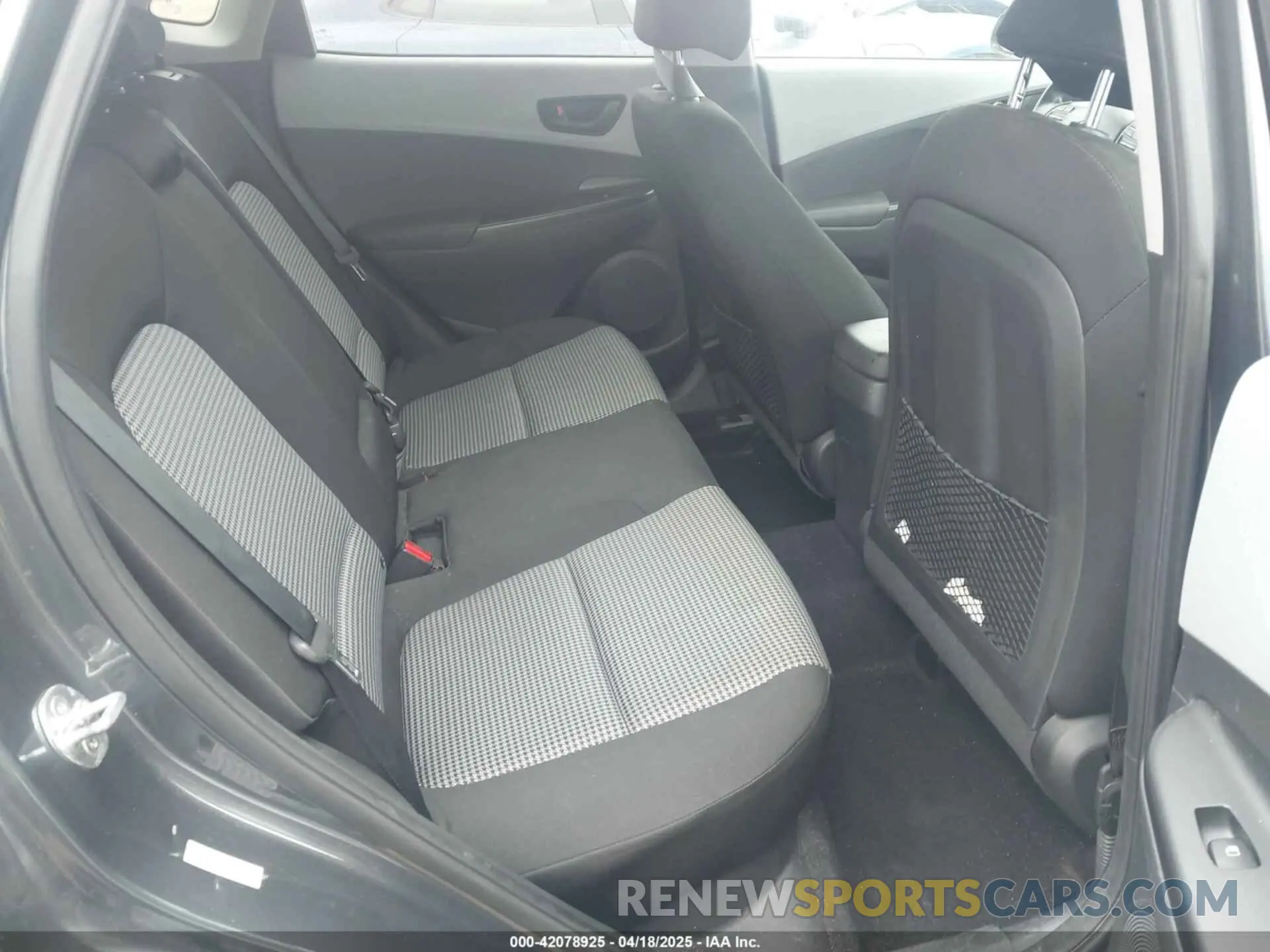 8 Photograph of a damaged car KM8K22AA6MU613871 HYUNDAI KONA 2021