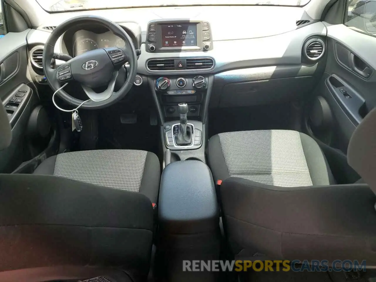 8 Photograph of a damaged car KM8K22AA6MU695830 HYUNDAI KONA 2021