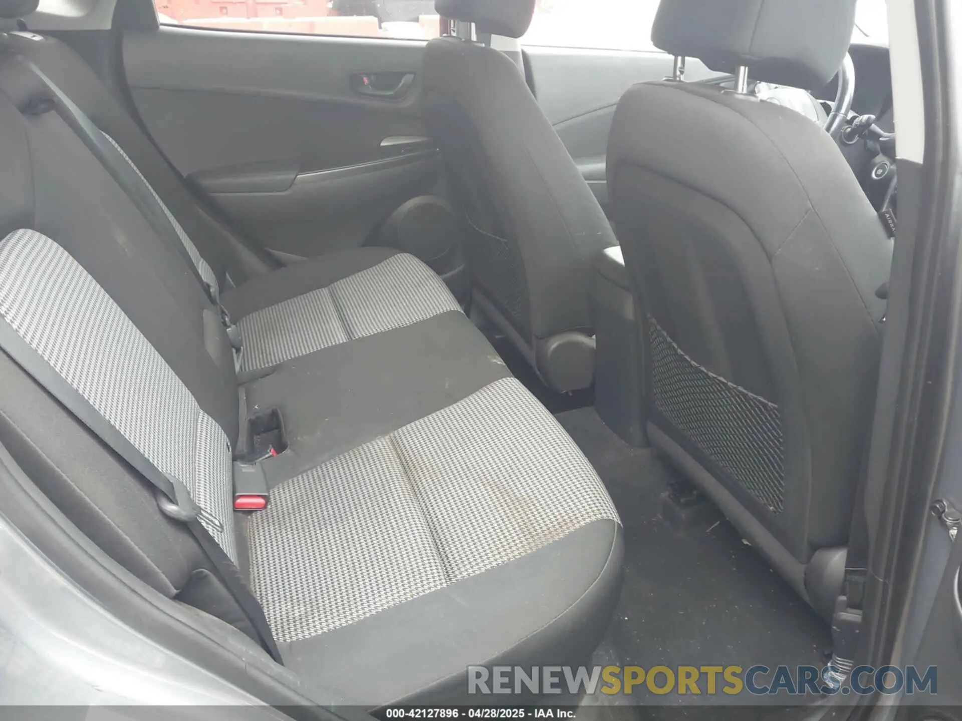 8 Photograph of a damaged car KM8K22AA7MU639489 HYUNDAI KONA 2021