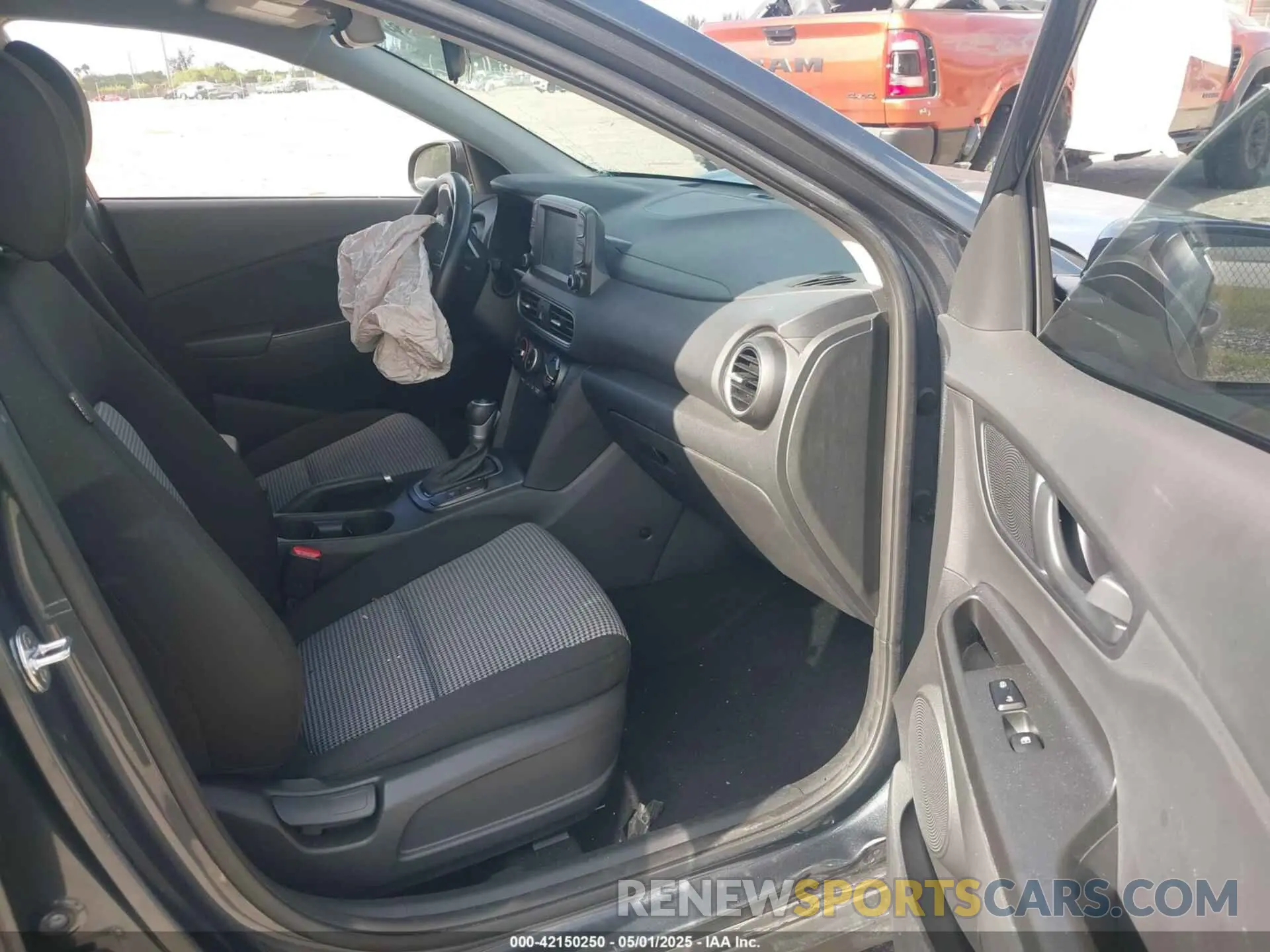 5 Photograph of a damaged car KM8K22AAXMU723290 HYUNDAI KONA 2021