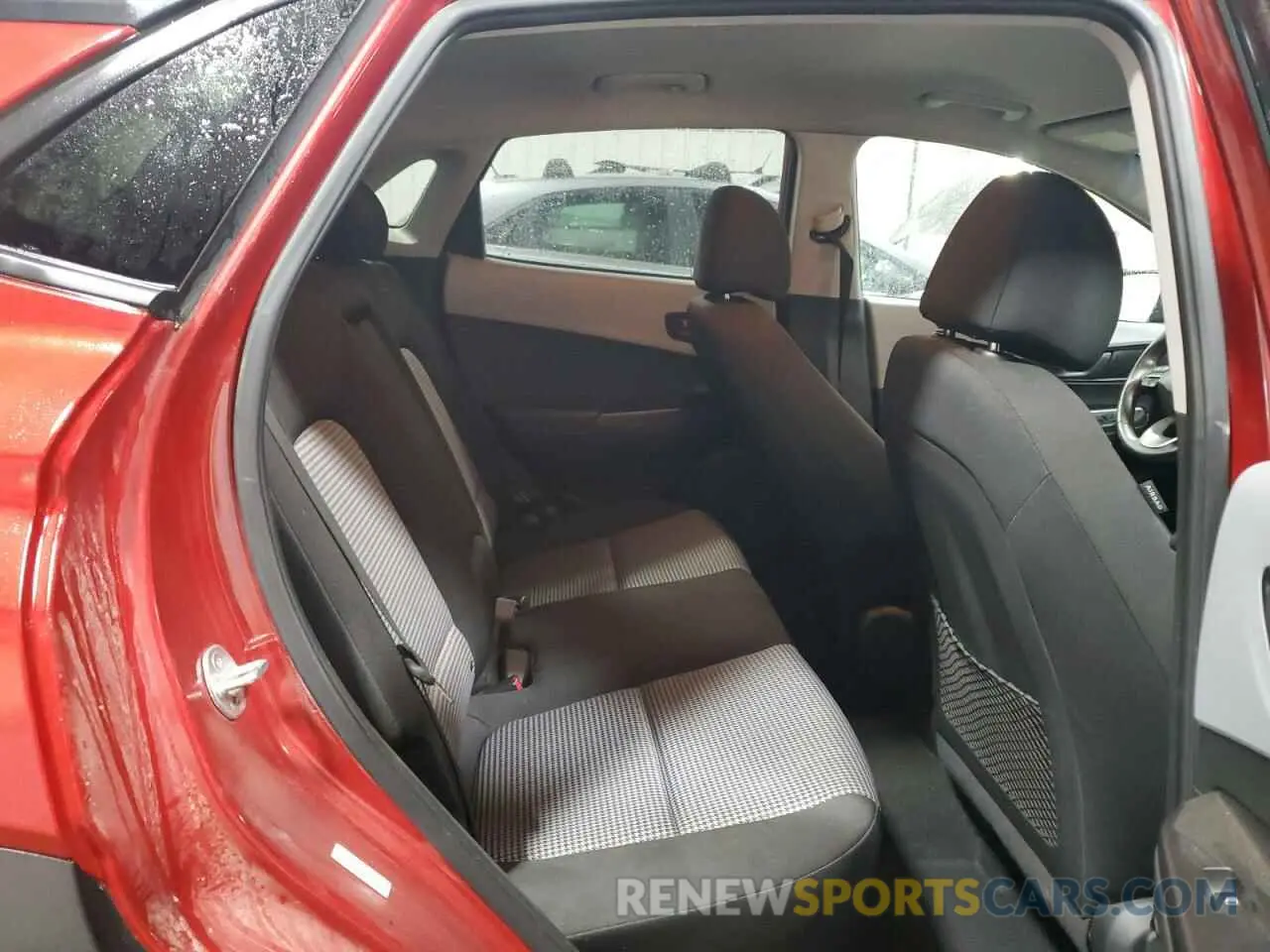 10 Photograph of a damaged car KM8K2CAA2MU658828 HYUNDAI KONA 2021