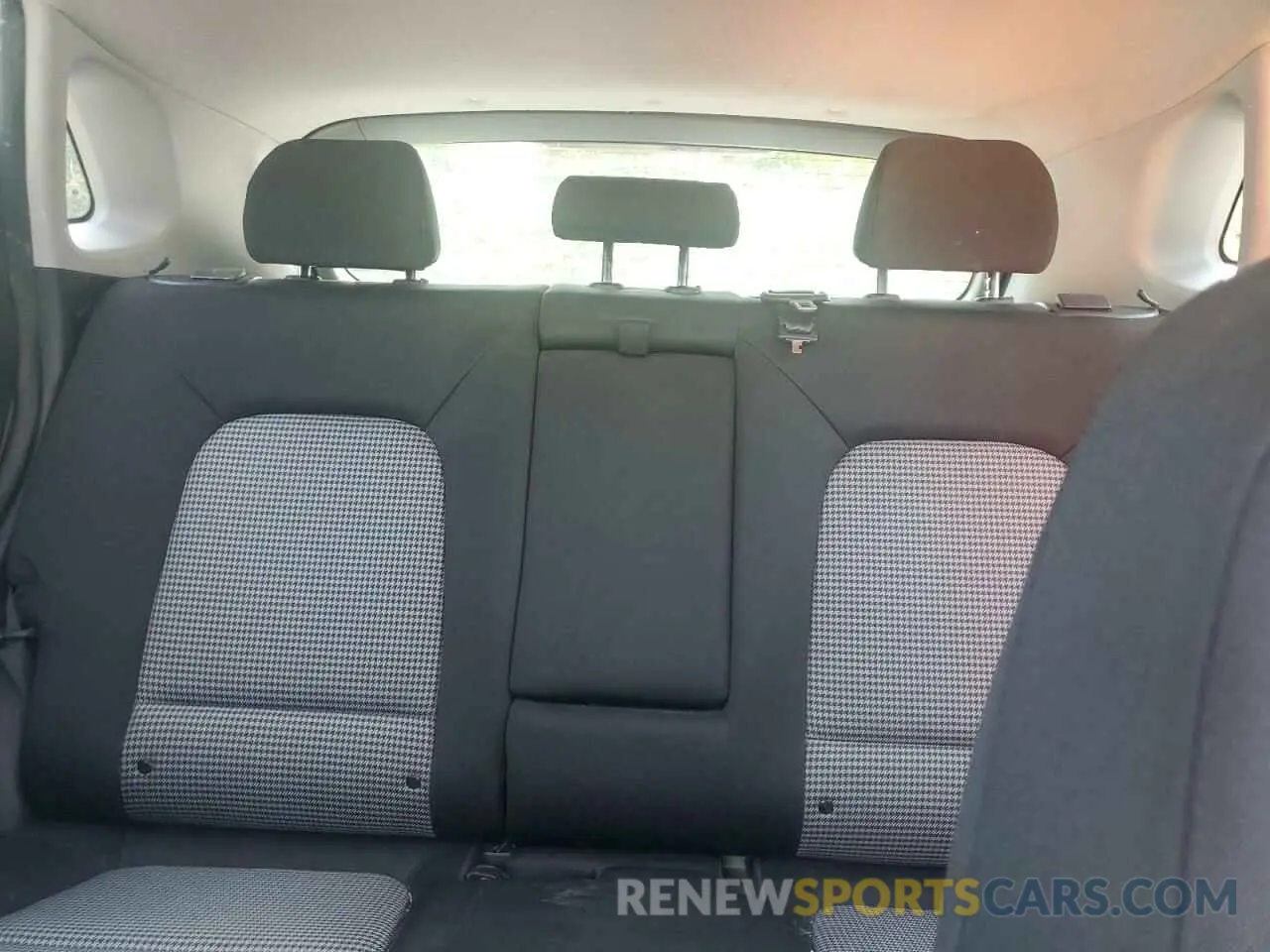 10 Photograph of a damaged car KM8K2CAA2MU669554 HYUNDAI KONA 2021