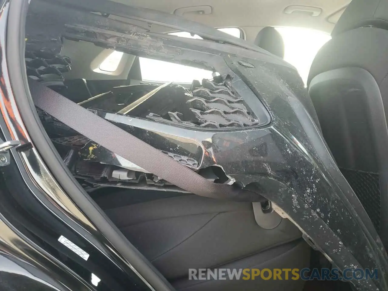 10 Photograph of a damaged car KM8K2CAA3MU717563 HYUNDAI KONA 2021