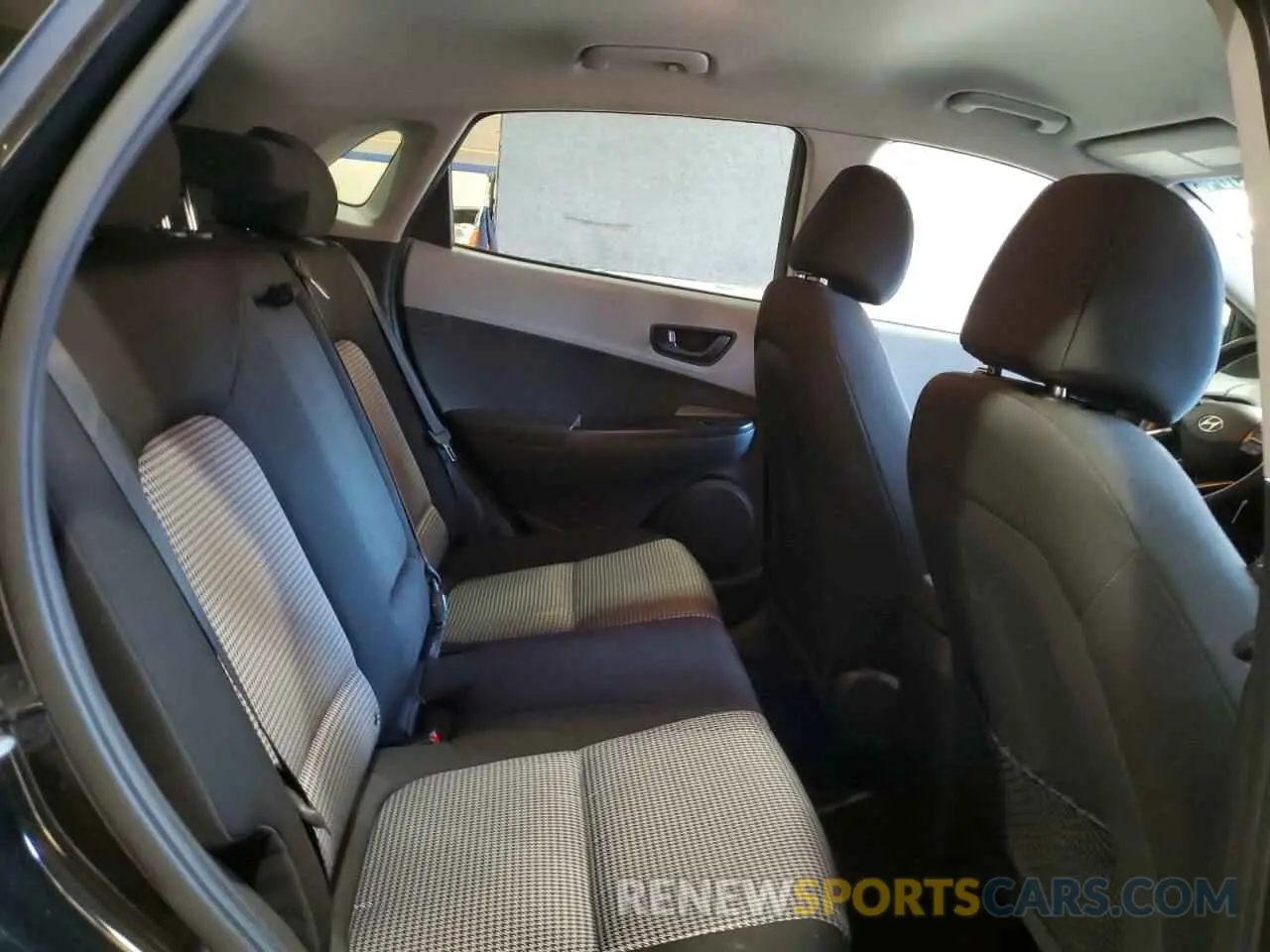 11 Photograph of a damaged car KM8K2CAA3MU739742 HYUNDAI KONA 2021