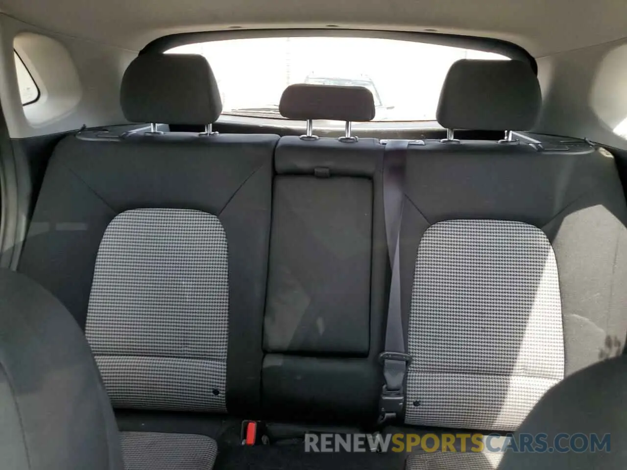 10 Photograph of a damaged car KM8K2CAA4MU611980 HYUNDAI KONA 2021