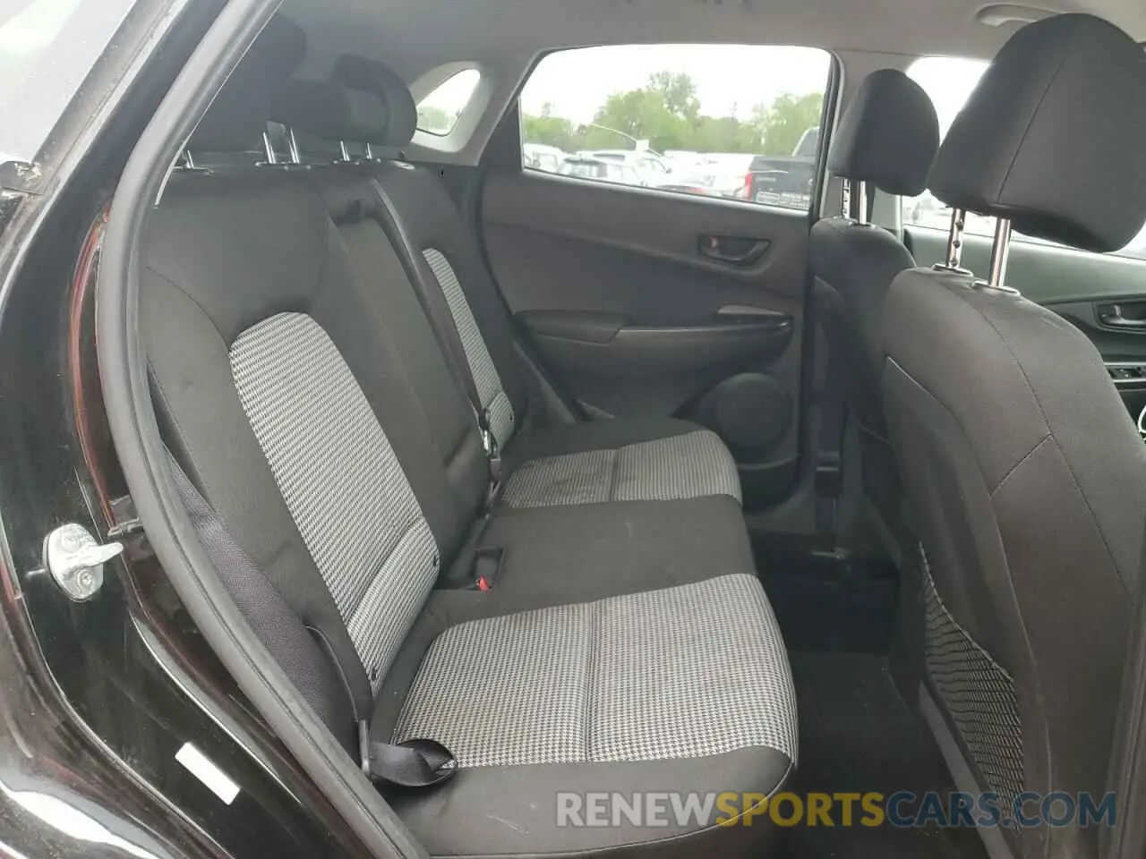 11 Photograph of a damaged car KM8K2CAA4MU611980 HYUNDAI KONA 2021