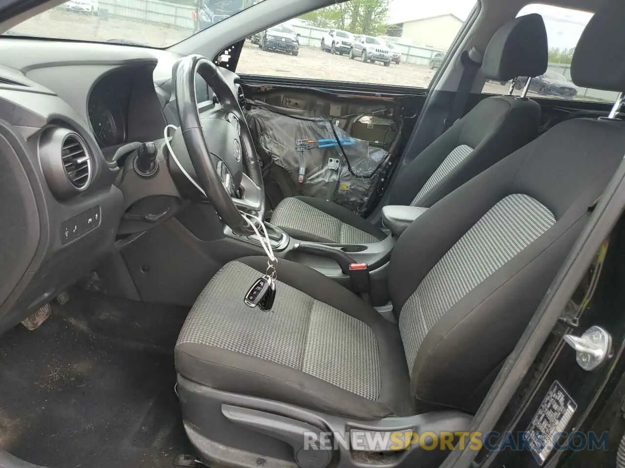 7 Photograph of a damaged car KM8K2CAA4MU611980 HYUNDAI KONA 2021