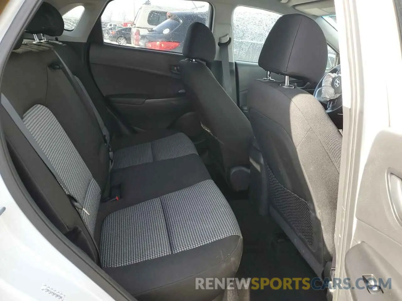 11 Photograph of a damaged car KM8K2CAA6MU602858 HYUNDAI KONA 2021