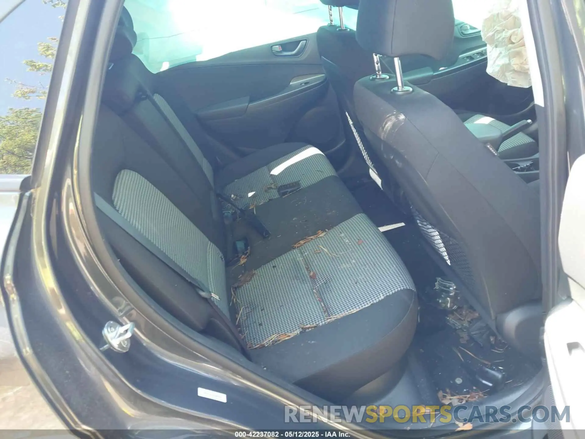 8 Photograph of a damaged car KM8K2CAA7MU609558 HYUNDAI KONA 2021