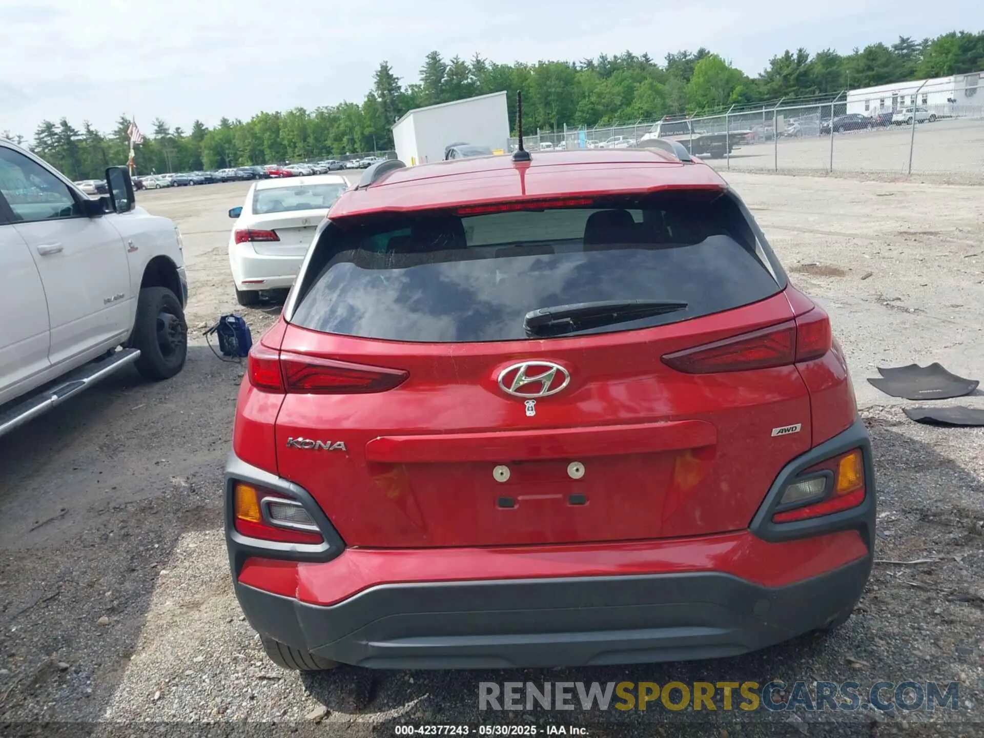 17 Photograph of a damaged car KM8K2CAA7MU658825 HYUNDAI KONA 2021