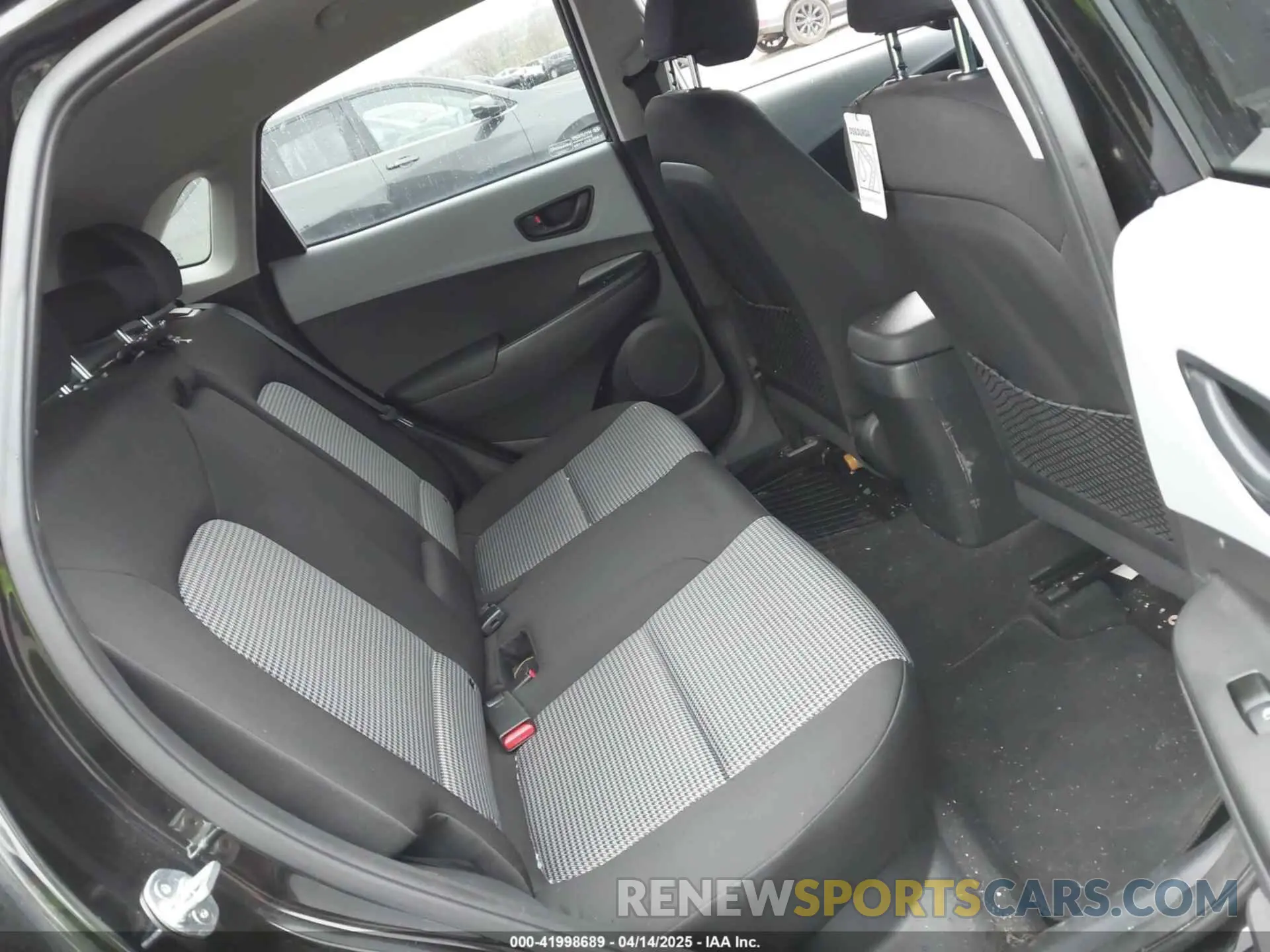 8 Photograph of a damaged car KM8K2CAA8MU614249 HYUNDAI KONA 2021