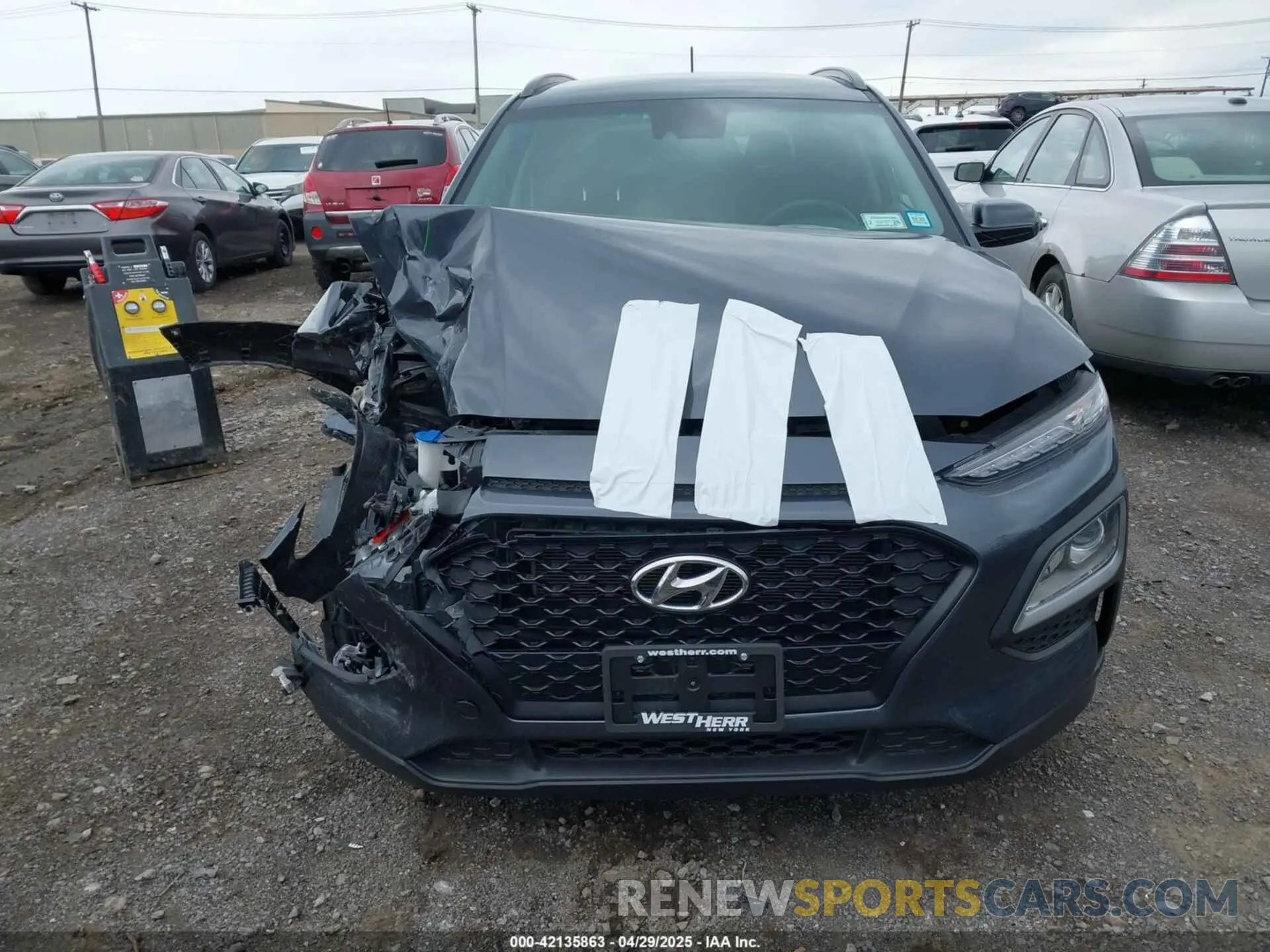 12 Photograph of a damaged car KM8K2CAAXMU707533 HYUNDAI KONA 2021
