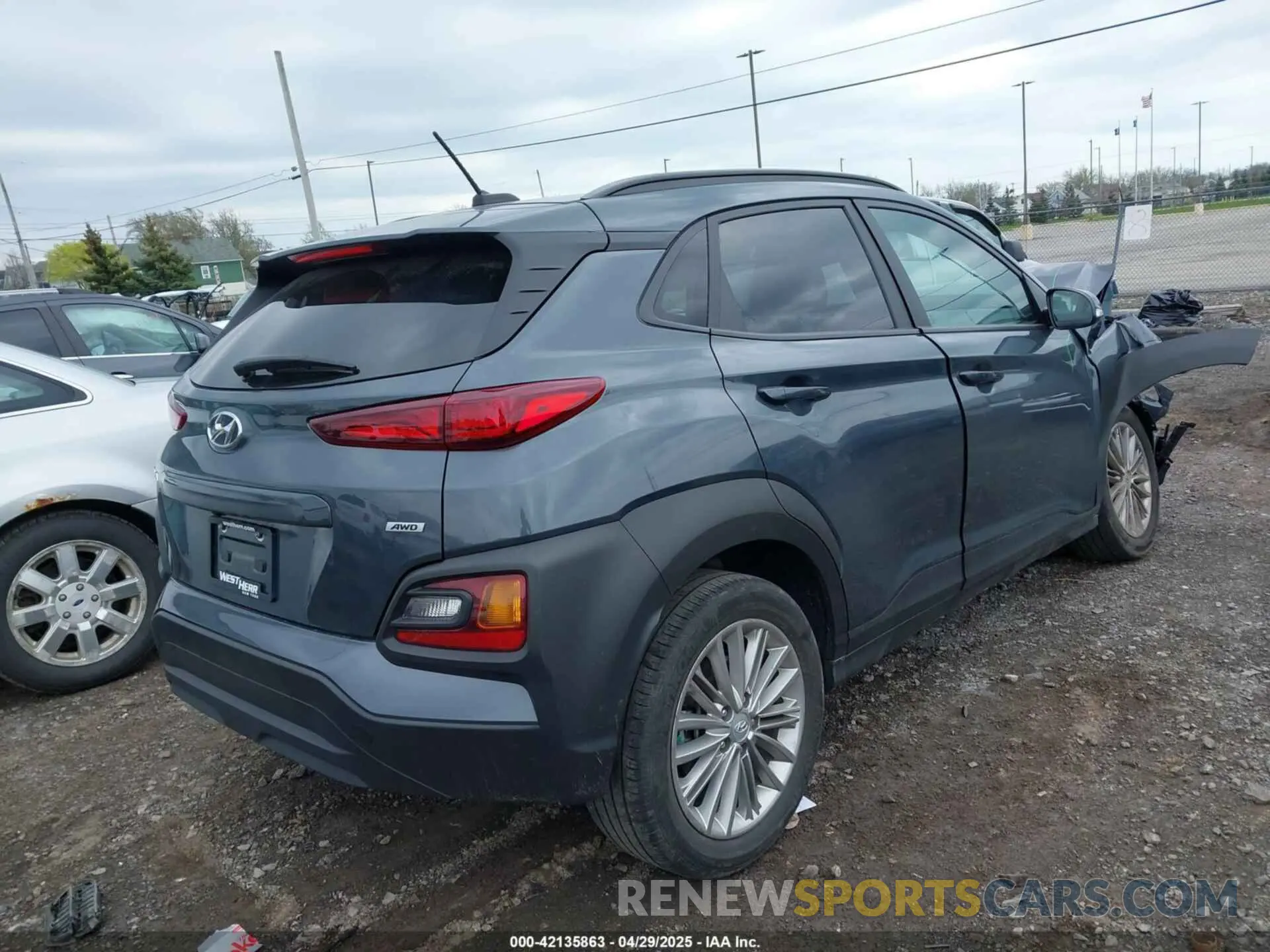 4 Photograph of a damaged car KM8K2CAAXMU707533 HYUNDAI KONA 2021