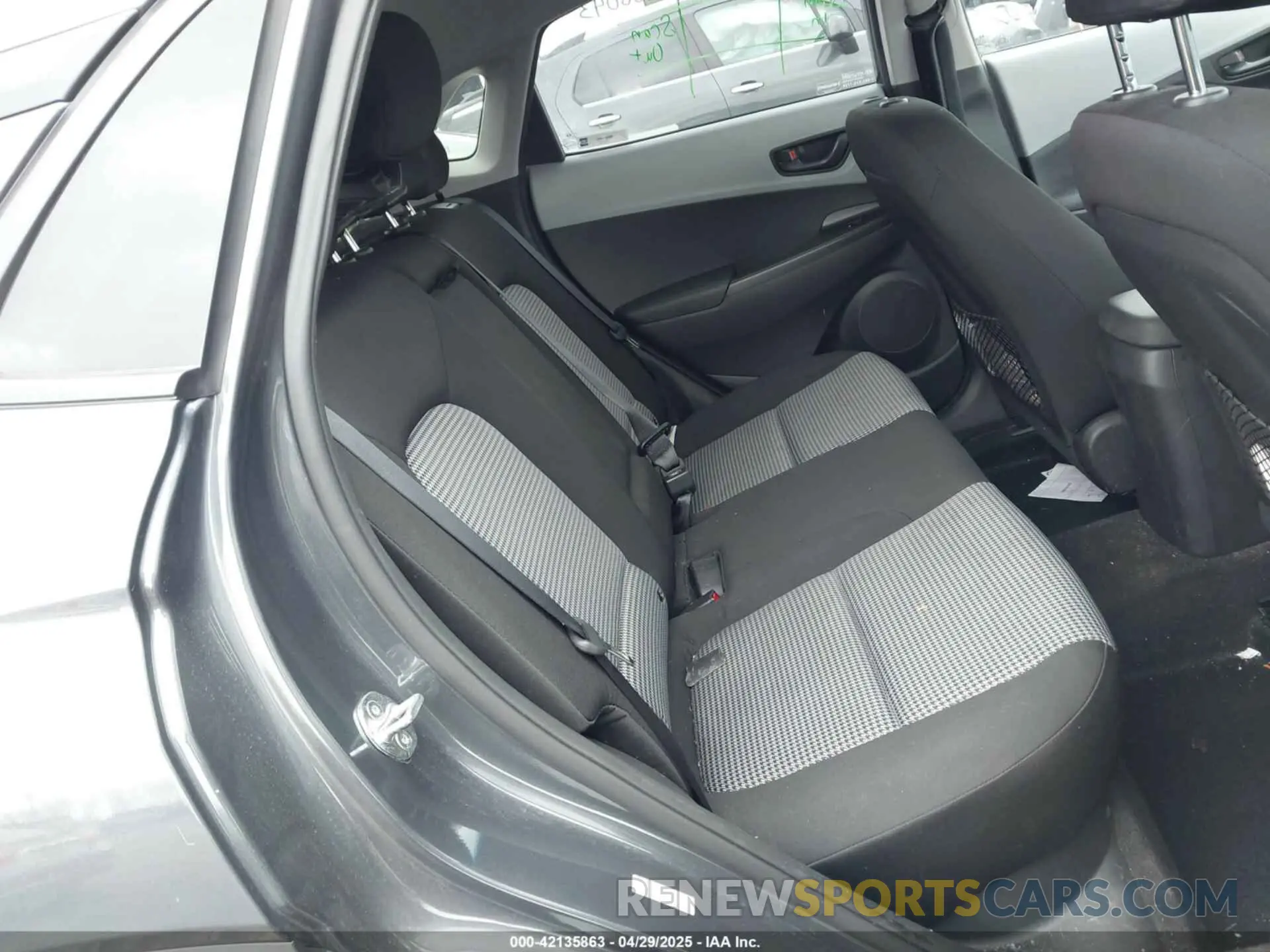 8 Photograph of a damaged car KM8K2CAAXMU707533 HYUNDAI KONA 2021