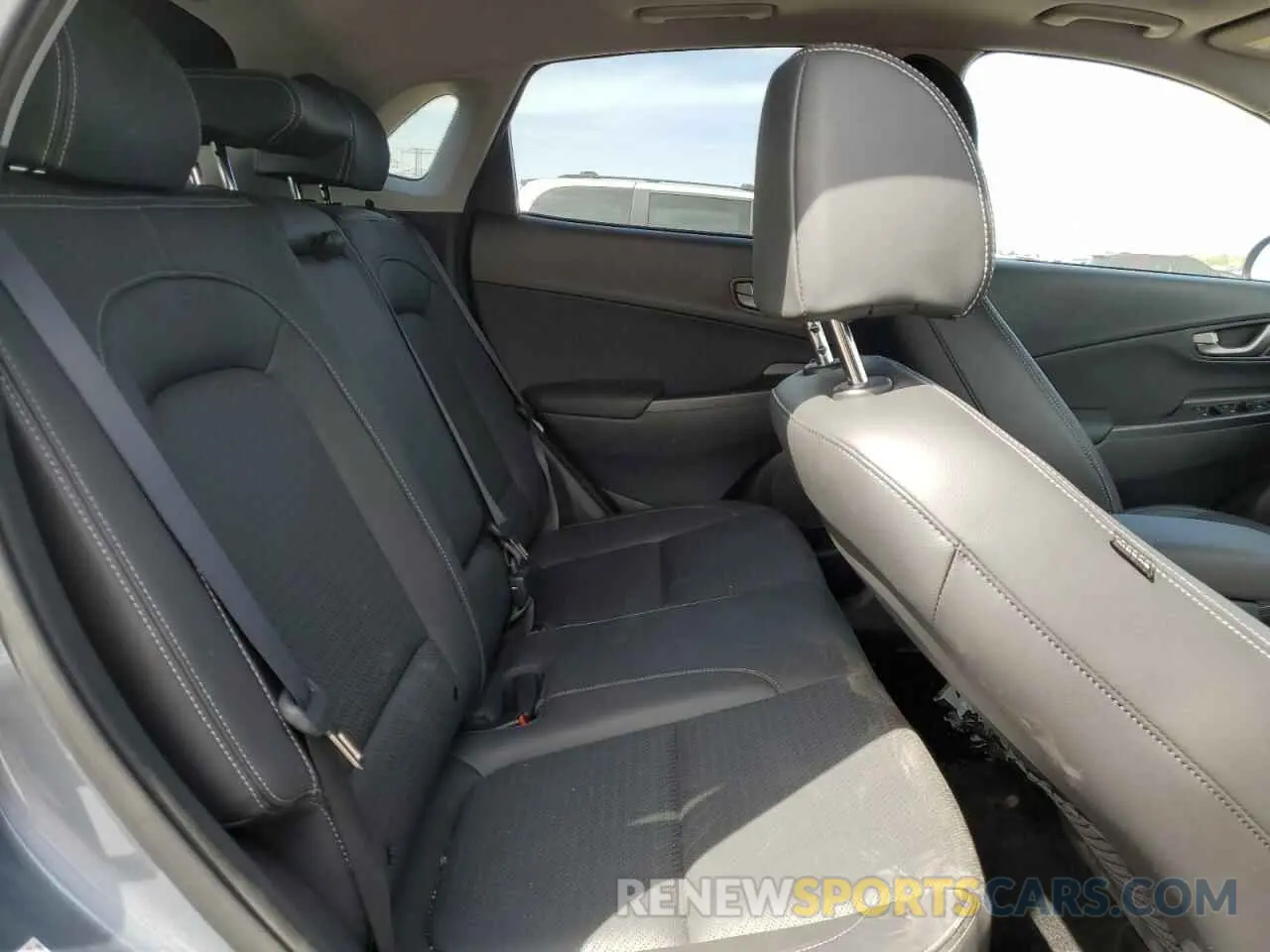 10 Photograph of a damaged car KM8K3CA50MU723174 HYUNDAI KONA 2021