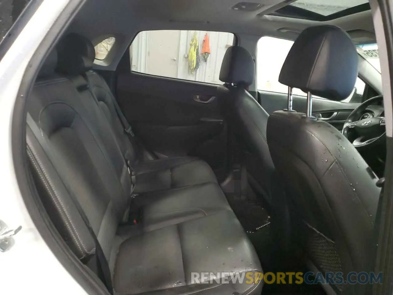 11 Photograph of a damaged car KM8K3CA54MU599751 HYUNDAI KONA 2021