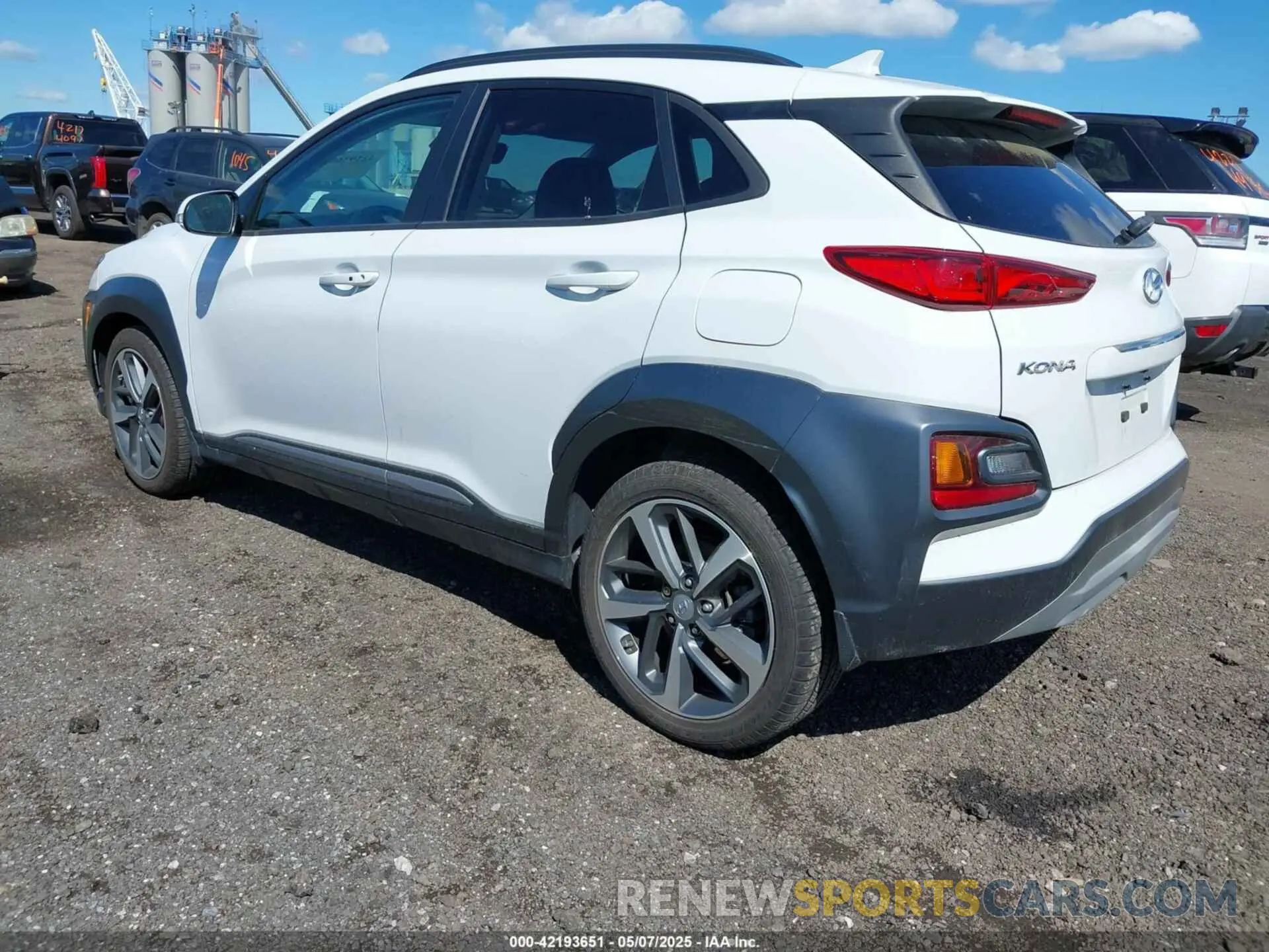 3 Photograph of a damaged car KM8K3CA54MU670544 HYUNDAI KONA 2021