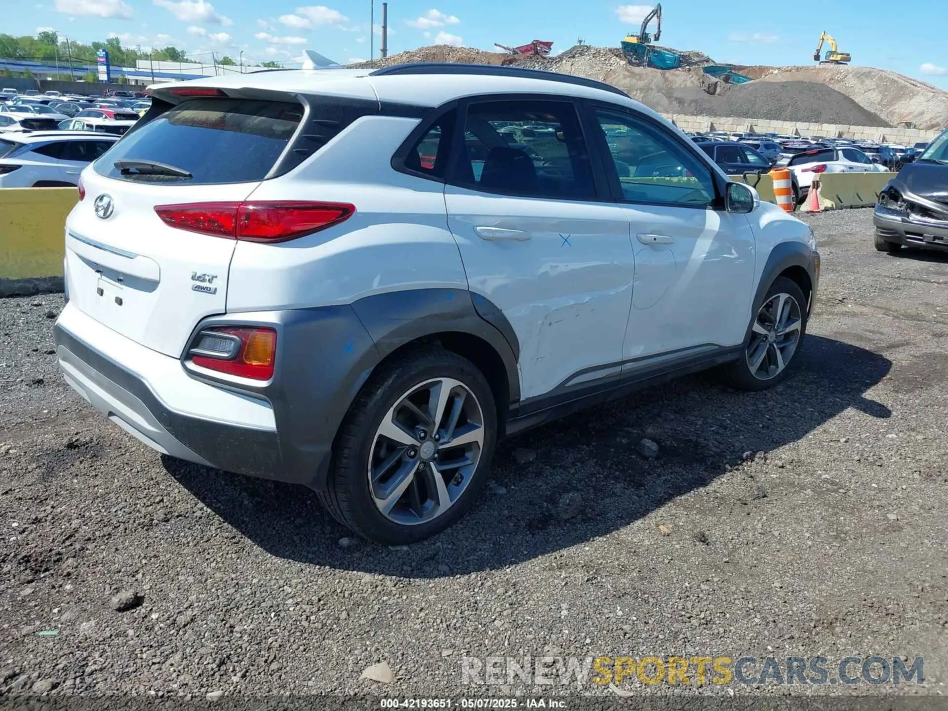 4 Photograph of a damaged car KM8K3CA54MU670544 HYUNDAI KONA 2021
