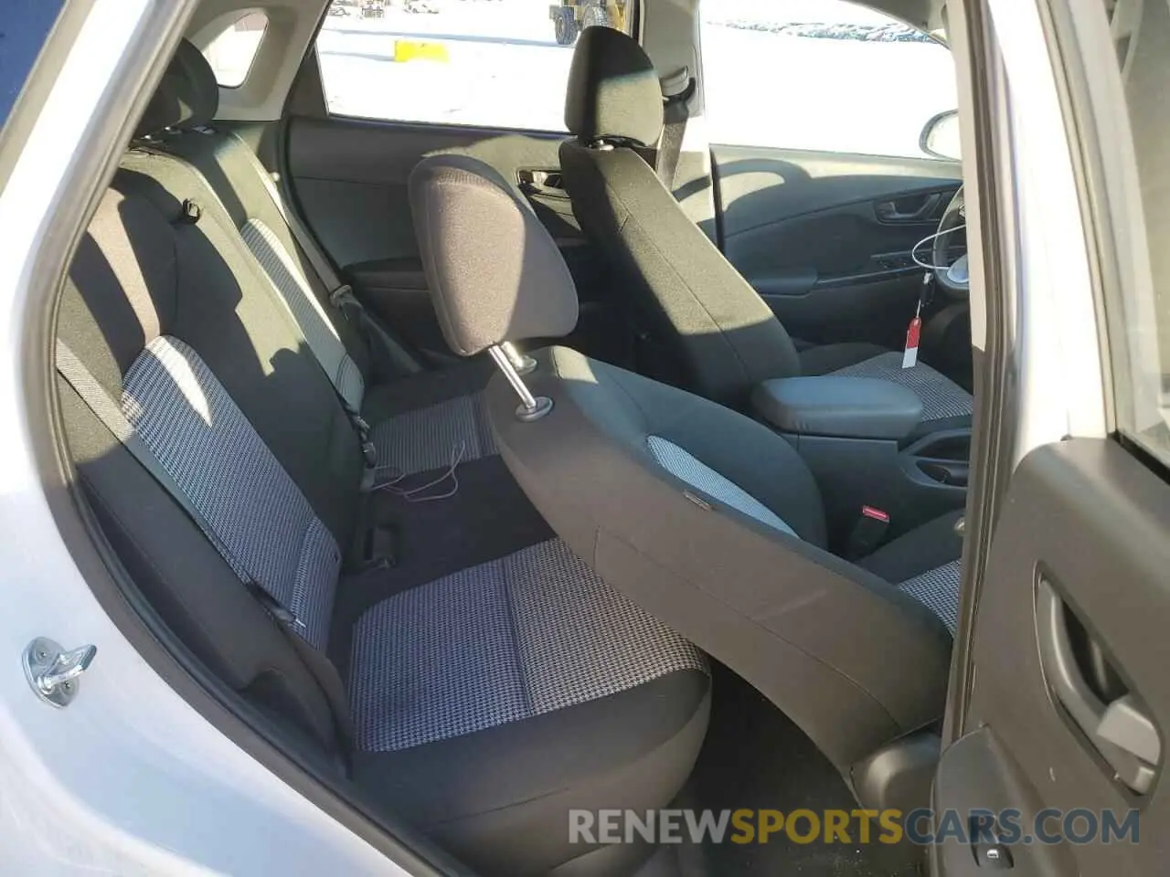10 Photograph of a damaged car KM8K3CA55MU666423 HYUNDAI KONA 2021