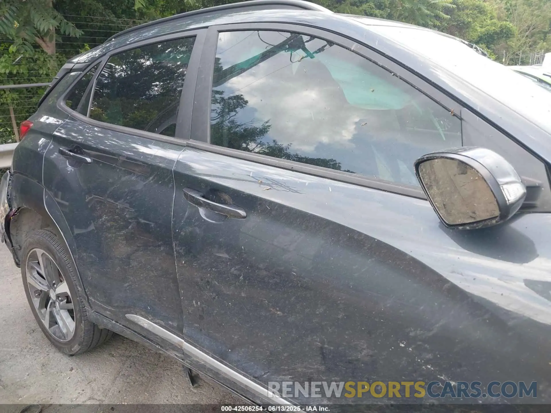 12 Photograph of a damaged car KM8K5CA55MU627454 HYUNDAI KONA 2021