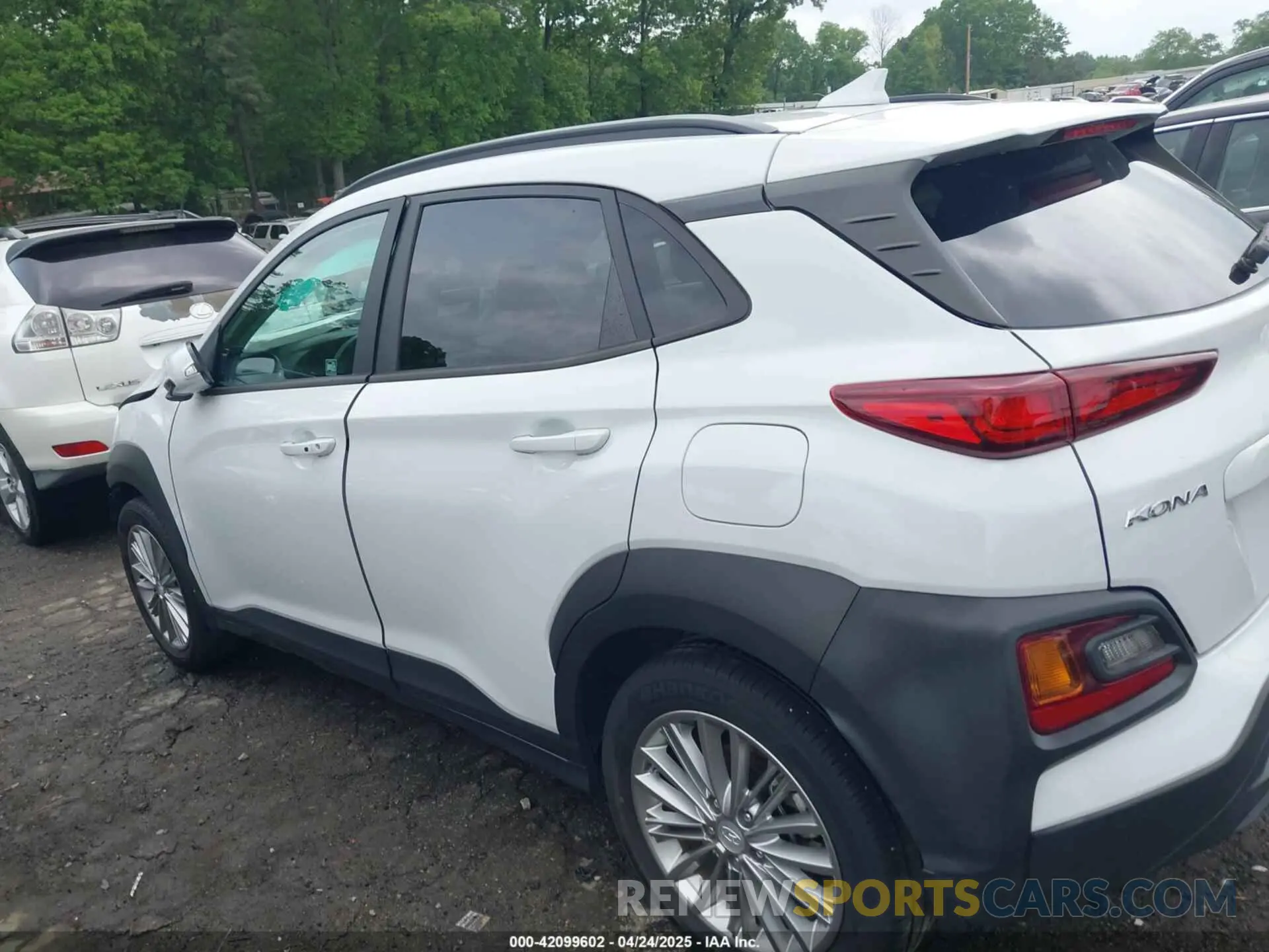 14 Photograph of a damaged car KM8K62AAXMU601100 HYUNDAI KONA 2021