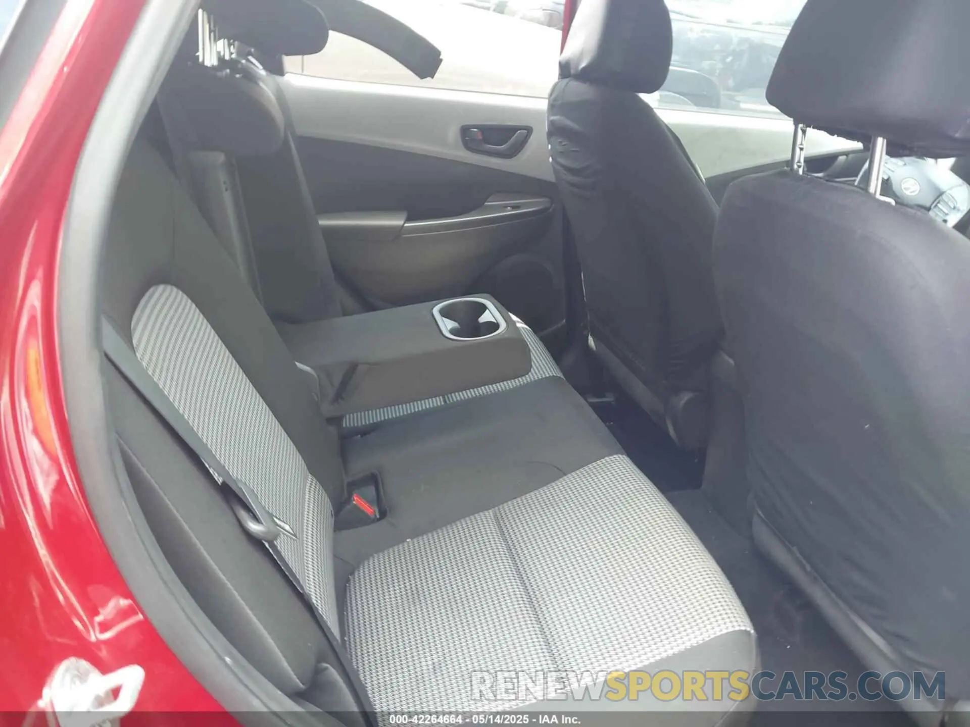 8 Photograph of a damaged car KM8K62AAXMU613795 HYUNDAI KONA 2021
