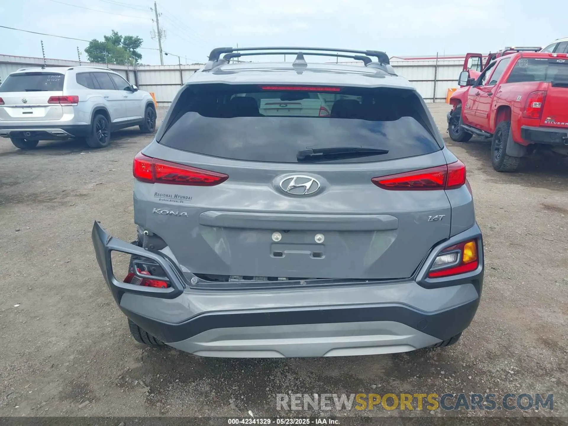 17 Photograph of a damaged car KM8K63A51MU693044 HYUNDAI KONA 2021