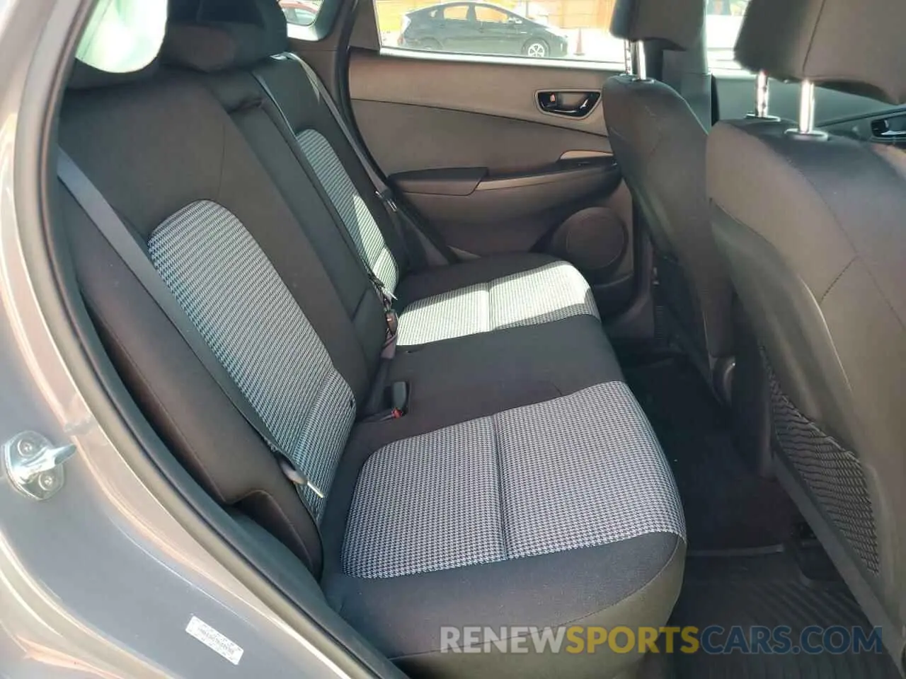 10 Photograph of a damaged car KM8K63A57MU689368 HYUNDAI KONA 2021