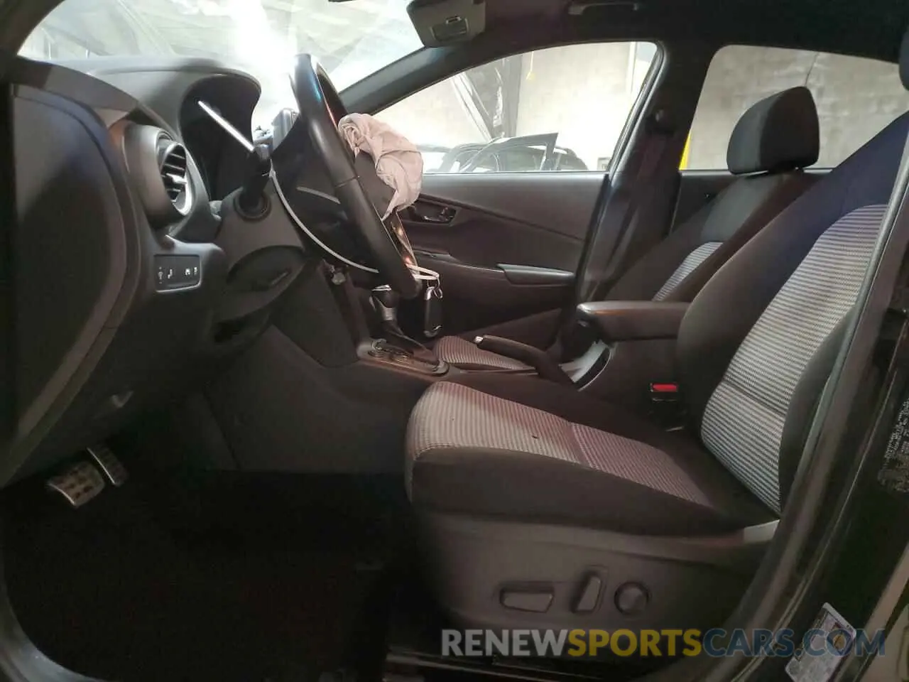 7 Photograph of a damaged car KM8K6CA50MU727491 HYUNDAI KONA 2021