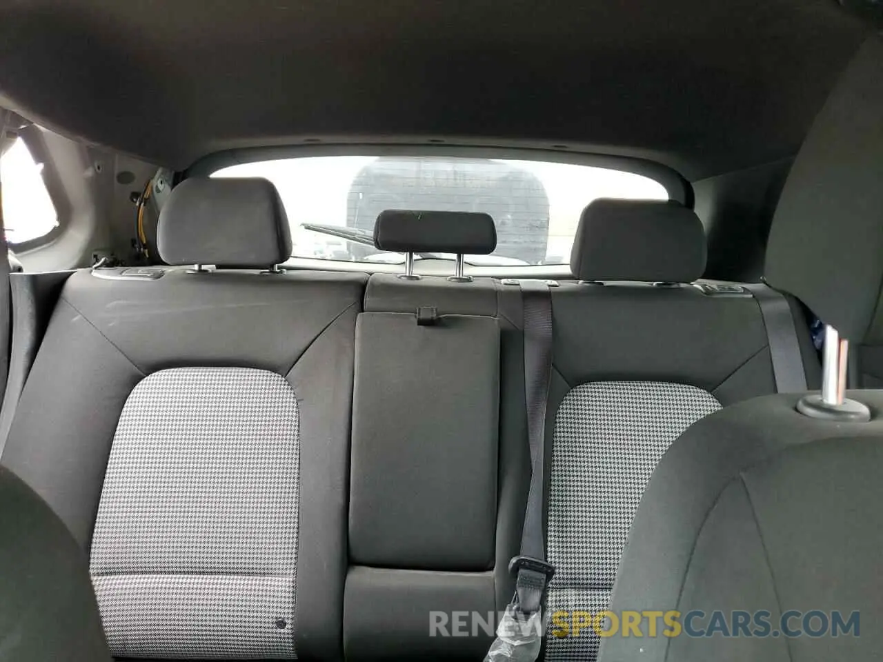 10 Photograph of a damaged car KM8K6CA5XMU675836 HYUNDAI KONA 2021