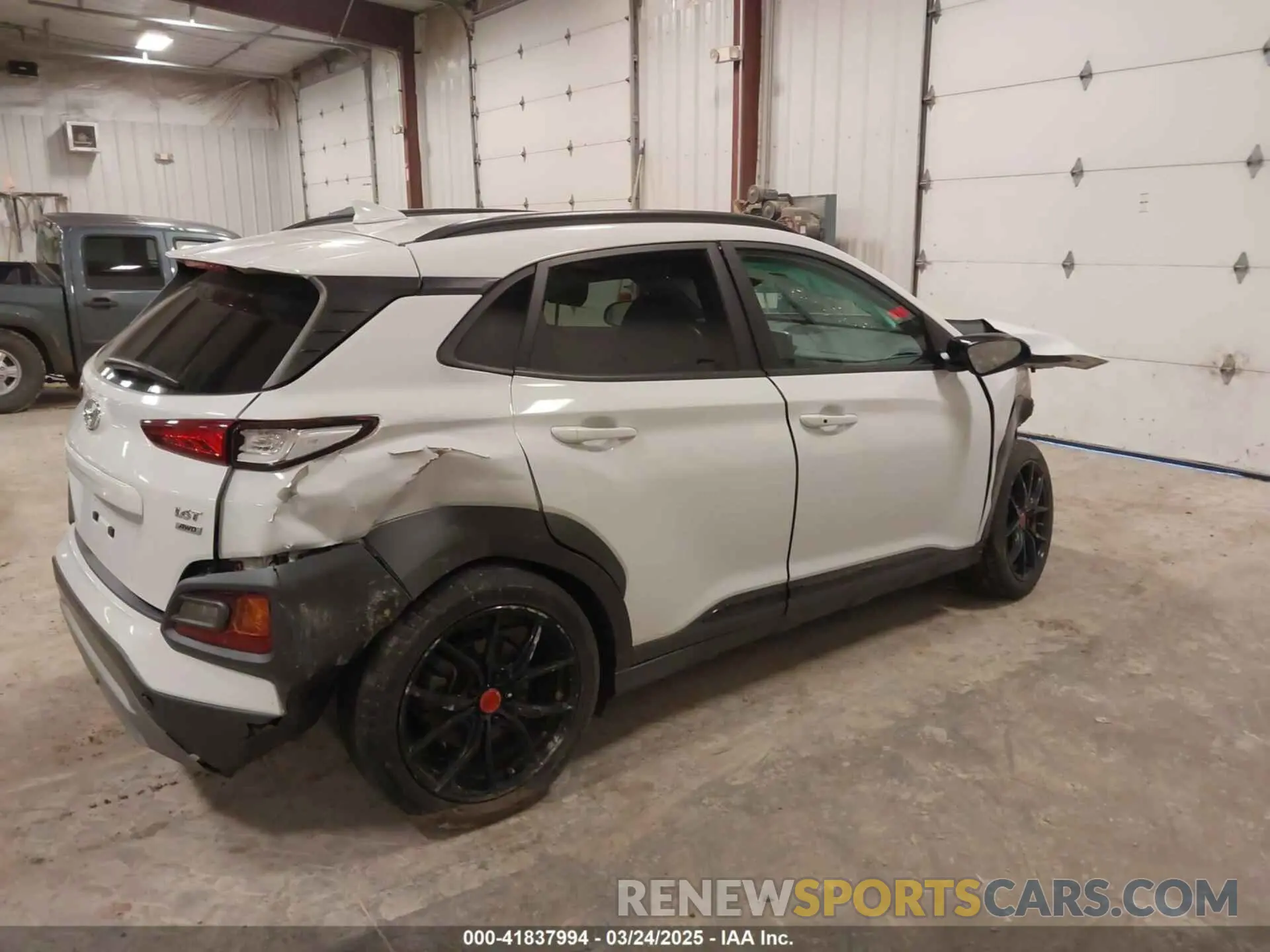 4 Photograph of a damaged car KM8K6CA5XMU677697 HYUNDAI KONA 2021