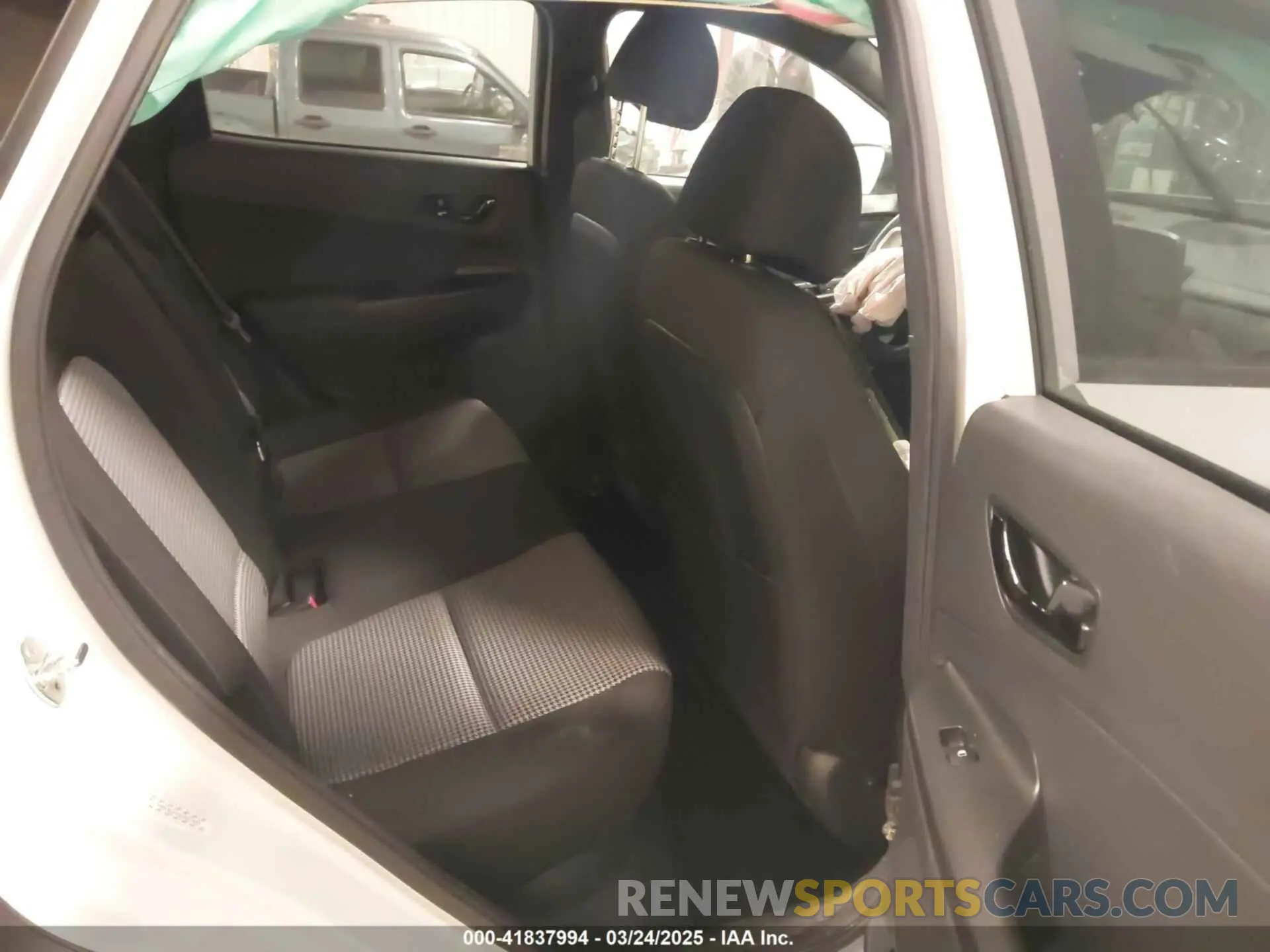 8 Photograph of a damaged car KM8K6CA5XMU677697 HYUNDAI KONA 2021