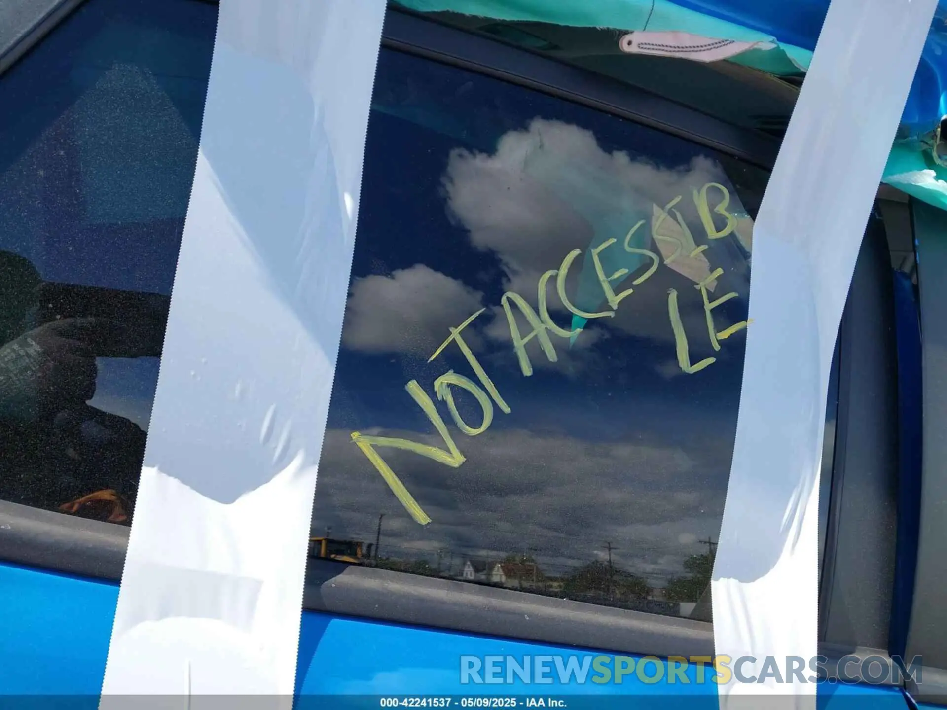 8 Photograph of a damaged car KM8K6CAA2MU621430 HYUNDAI KONA 2021