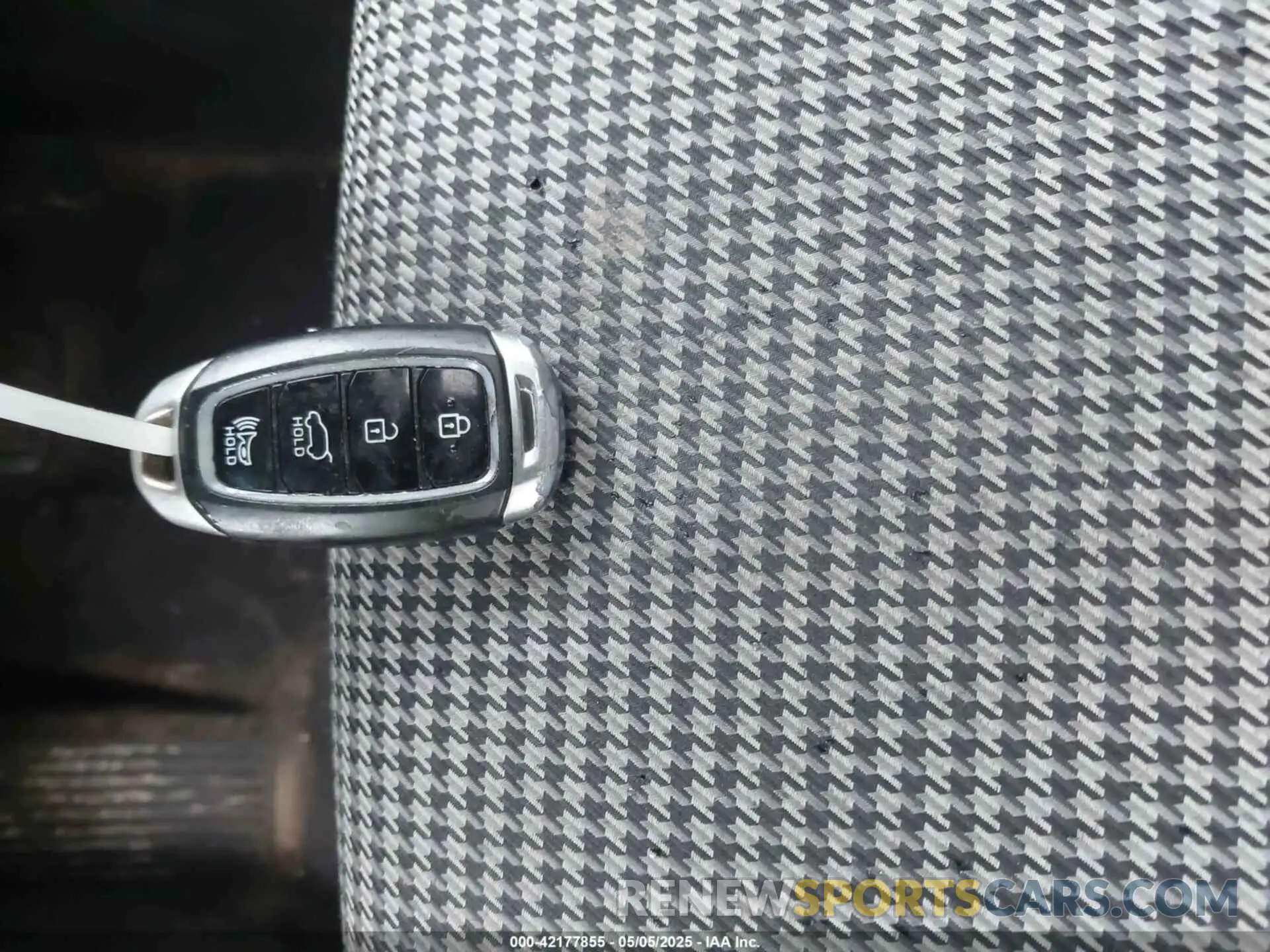 11 Photograph of a damaged car KM8K6CAA3MU682348 HYUNDAI KONA 2021