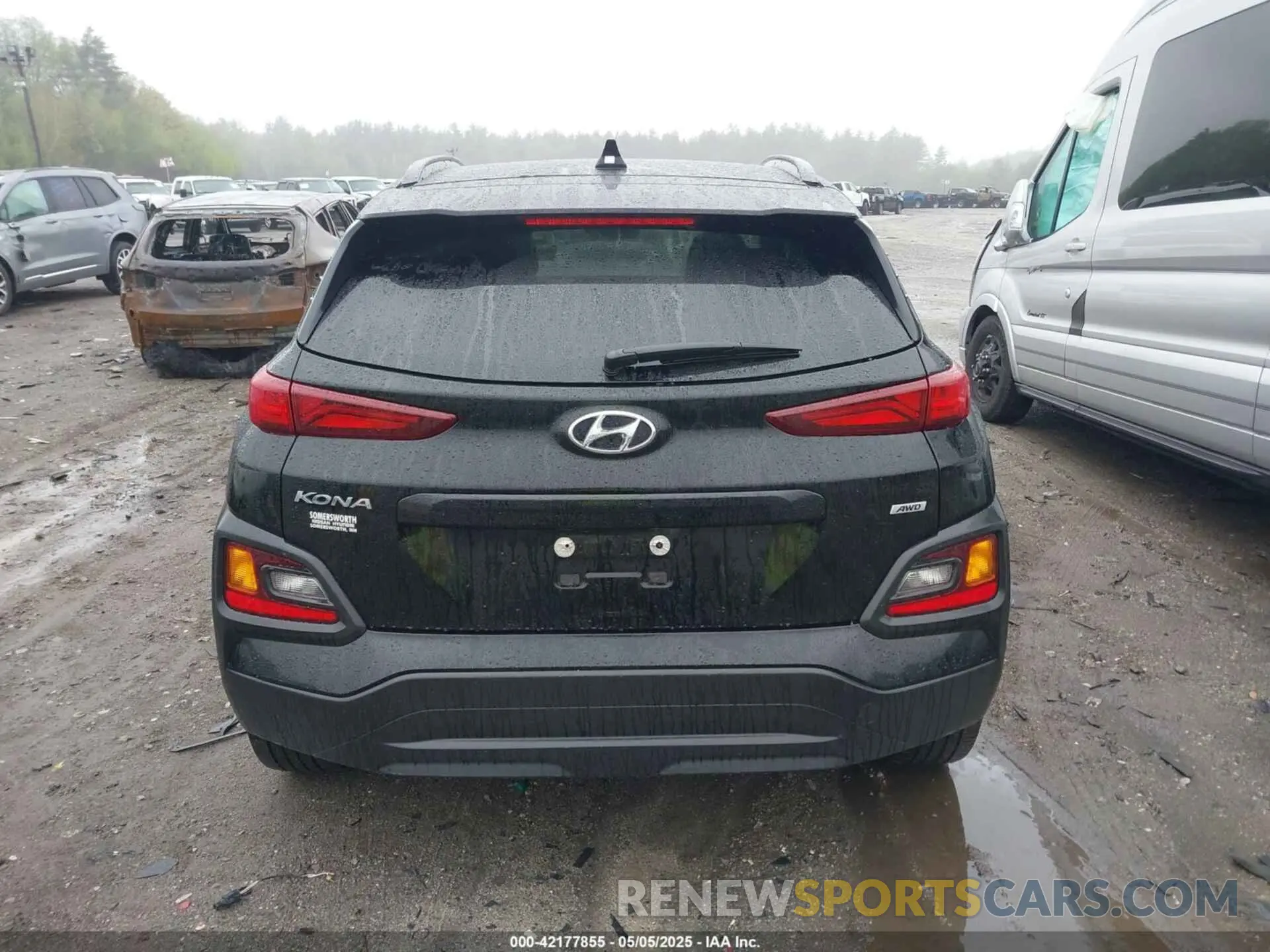 17 Photograph of a damaged car KM8K6CAA3MU682348 HYUNDAI KONA 2021