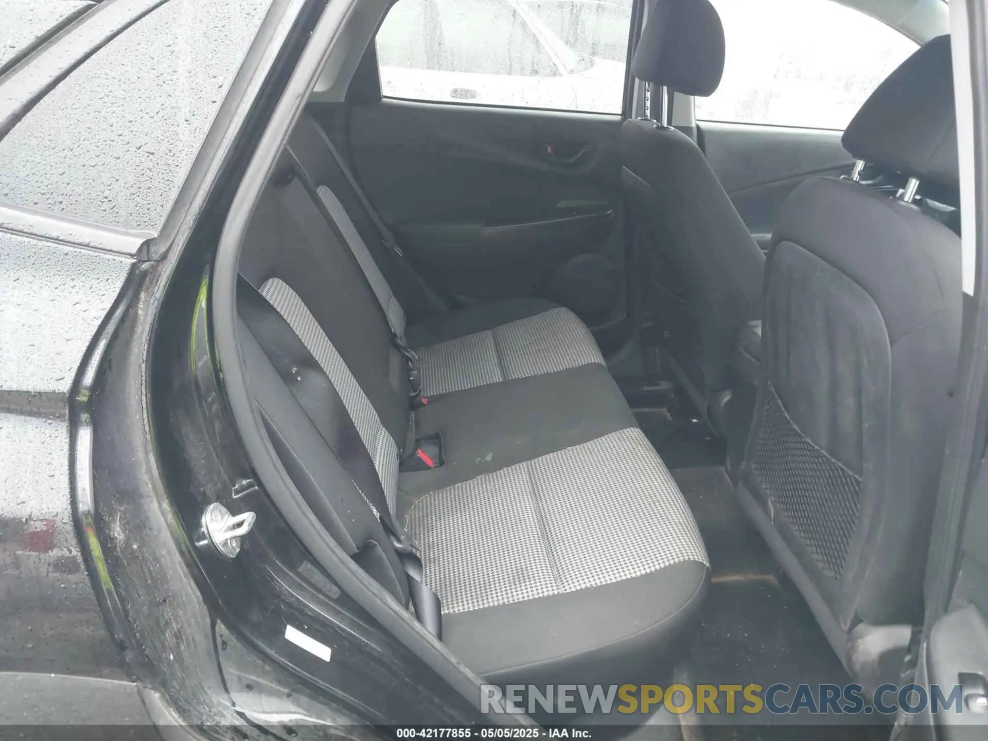 8 Photograph of a damaged car KM8K6CAA3MU682348 HYUNDAI KONA 2021