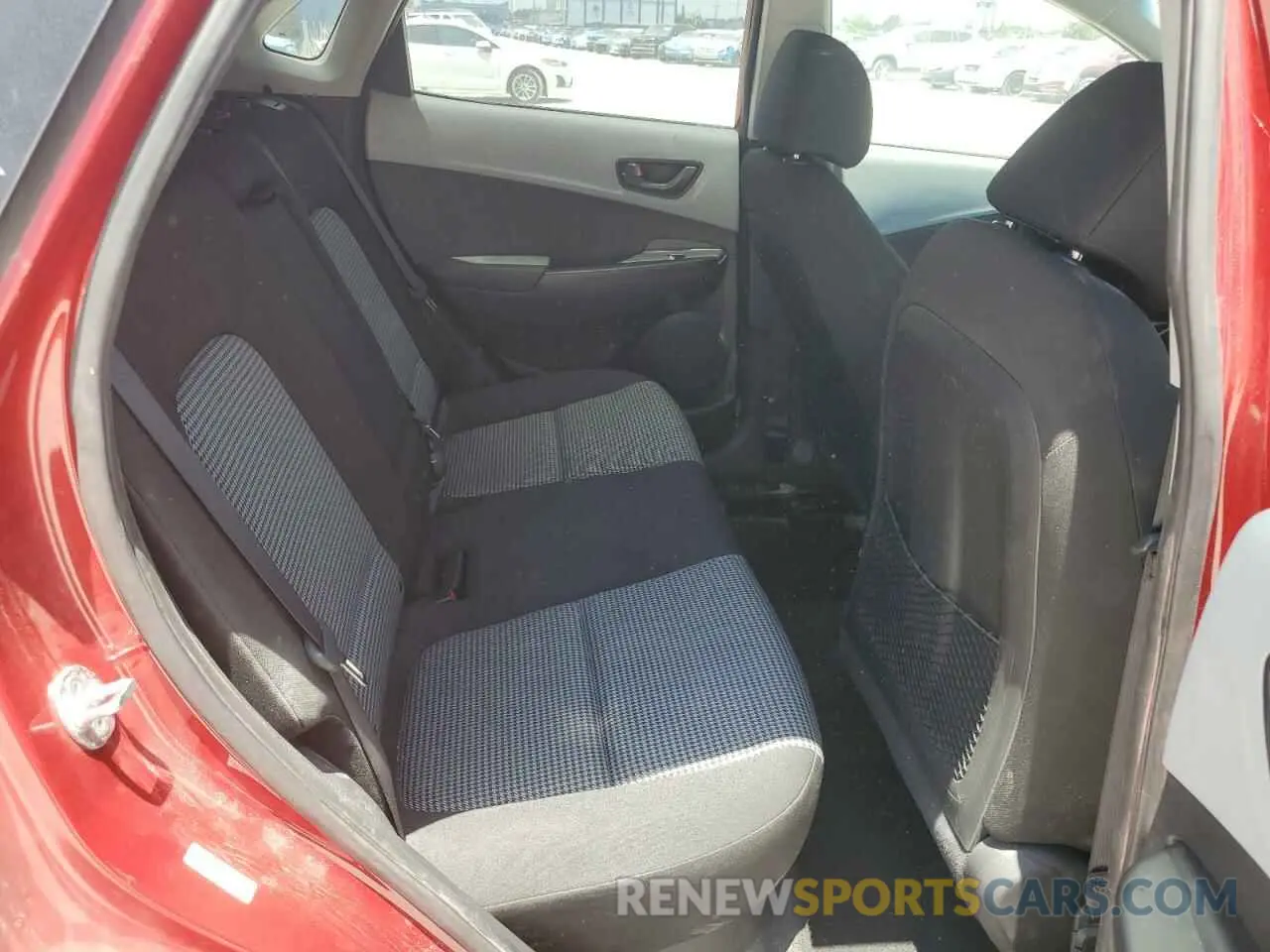 10 Photograph of a damaged car KM8K6CAA4MU745764 HYUNDAI KONA 2021