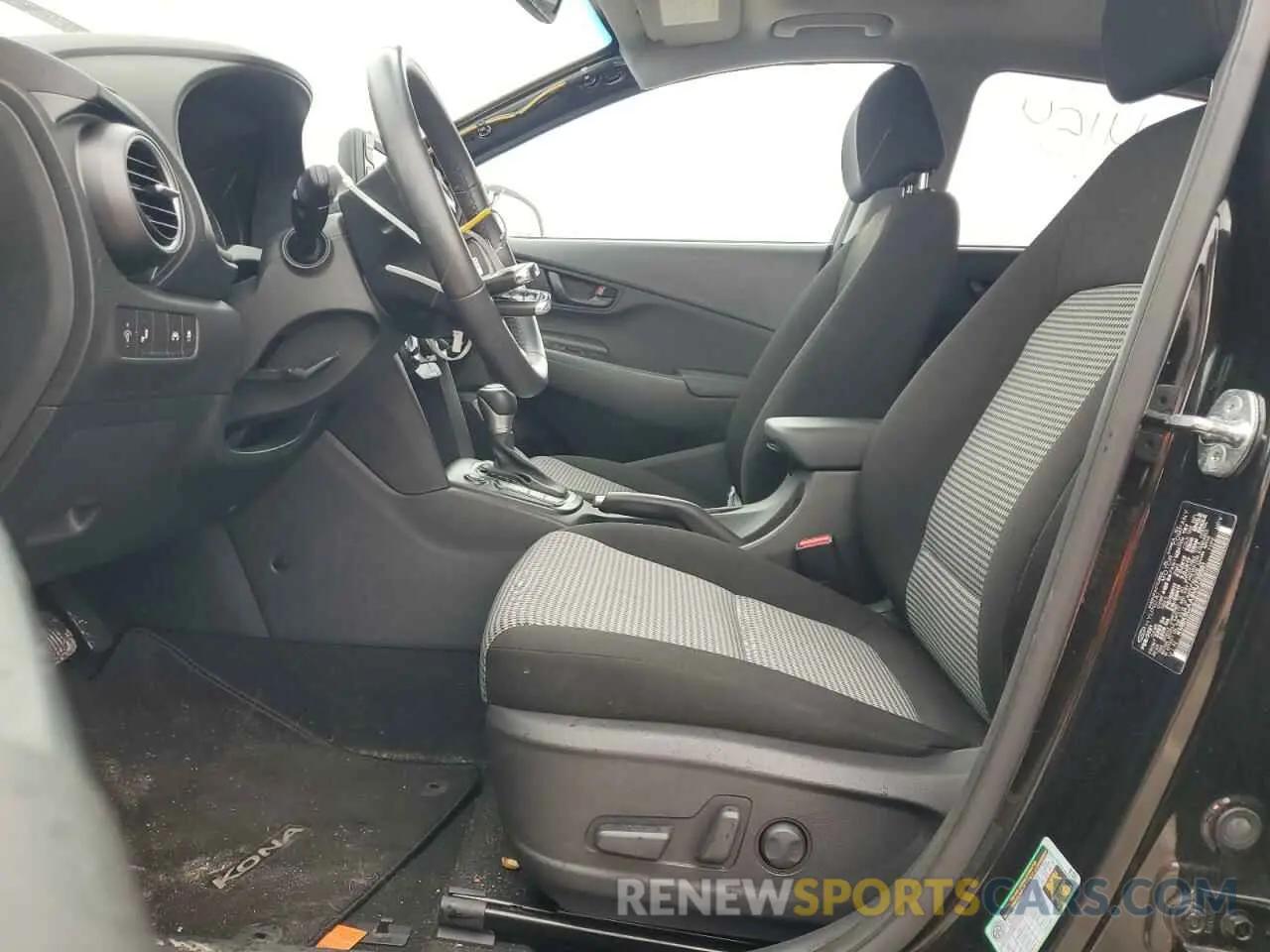 7 Photograph of a damaged car KM8K6CAA8MU739661 HYUNDAI KONA 2021