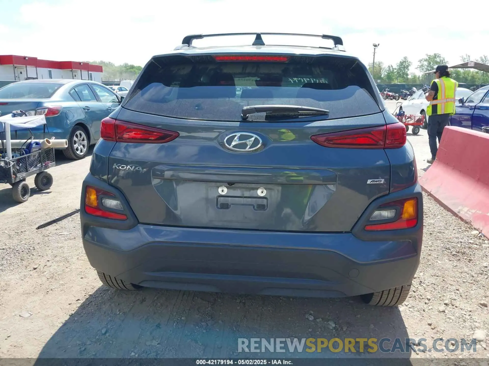 17 Photograph of a damaged car KM8K6CAA9MU676134 HYUNDAI KONA 2021