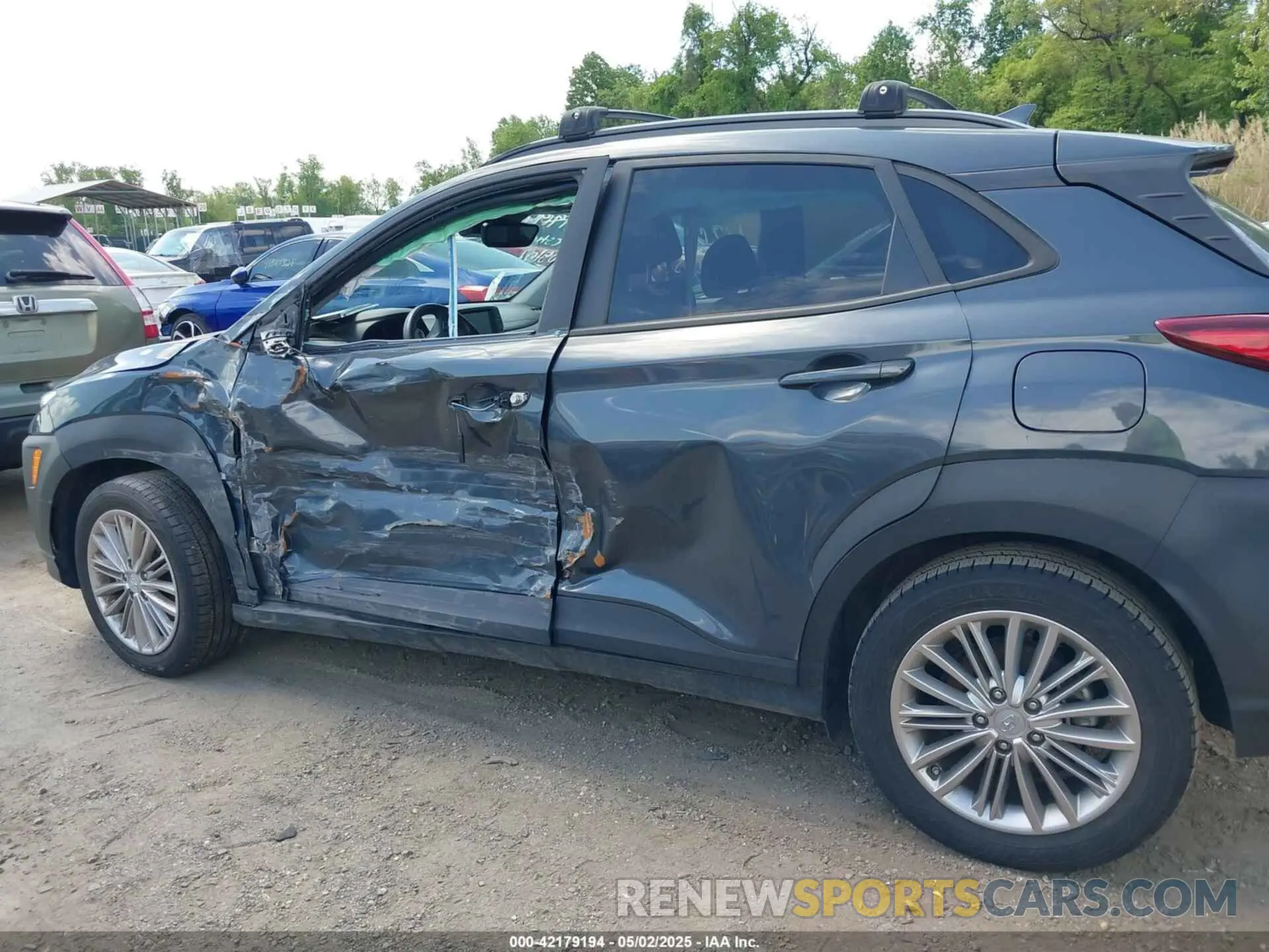 18 Photograph of a damaged car KM8K6CAA9MU676134 HYUNDAI KONA 2021