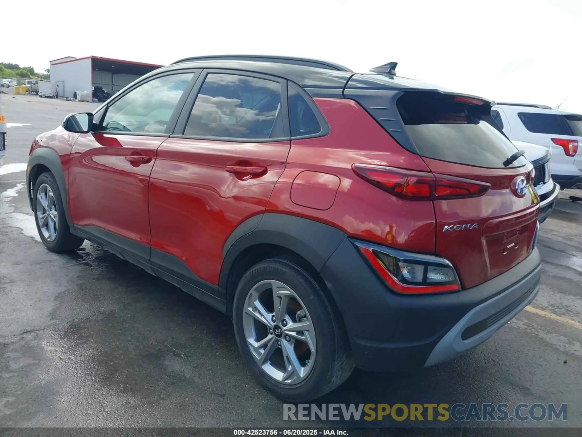 3 Photograph of a damaged car 0KM8K62ABNU760767 HYUNDAI KONA 2022