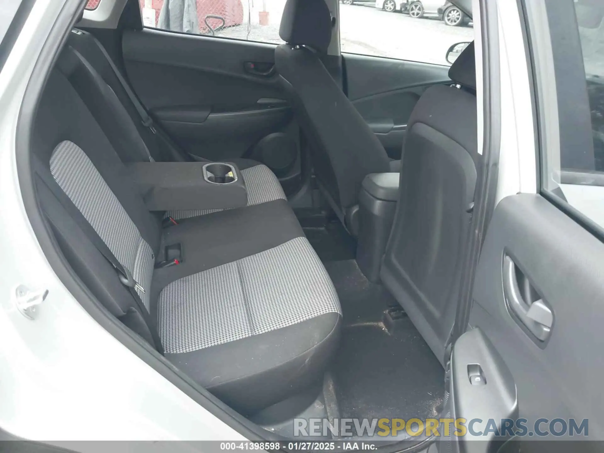 8 Photograph of a damaged car KM8K22AB0NU772332 HYUNDAI KONA 2022