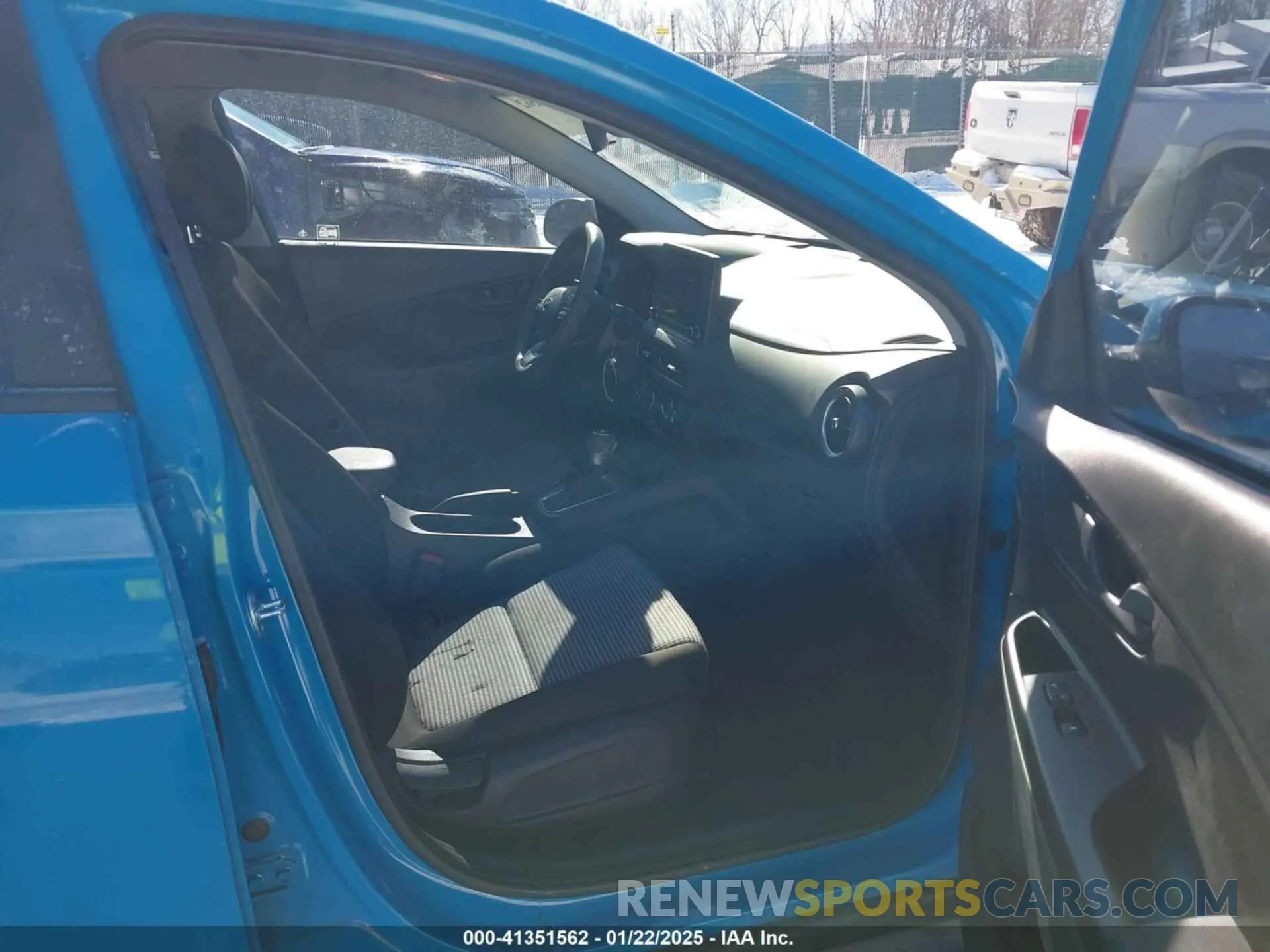 5 Photograph of a damaged car KM8K22AB0NU873371 HYUNDAI KONA 2022