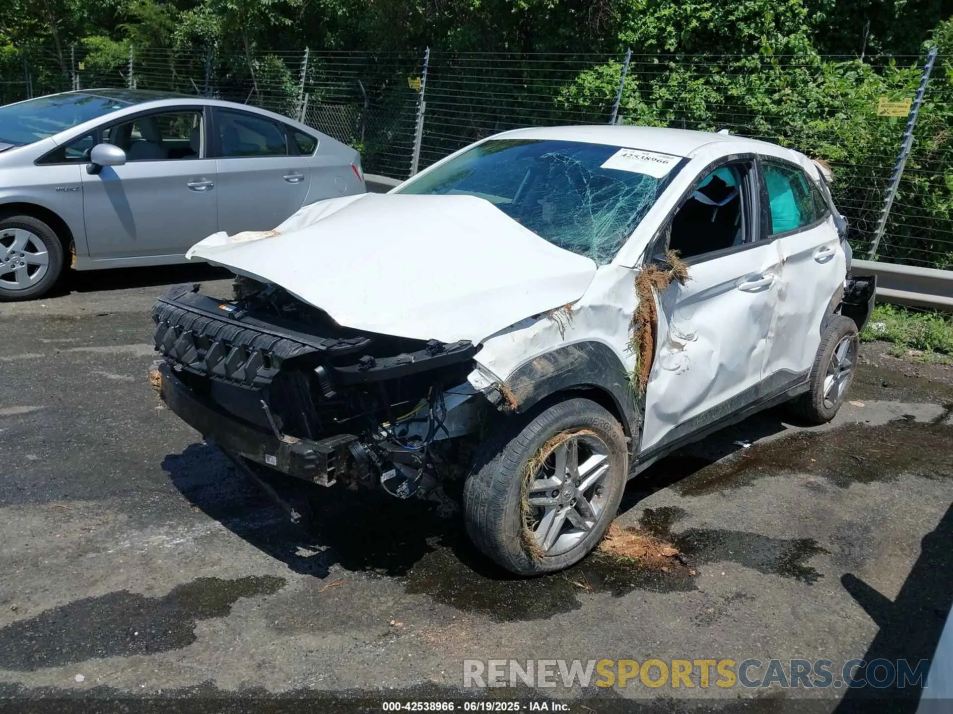 2 Photograph of a damaged car KM8K22AB5NU823047 HYUNDAI KONA 2022