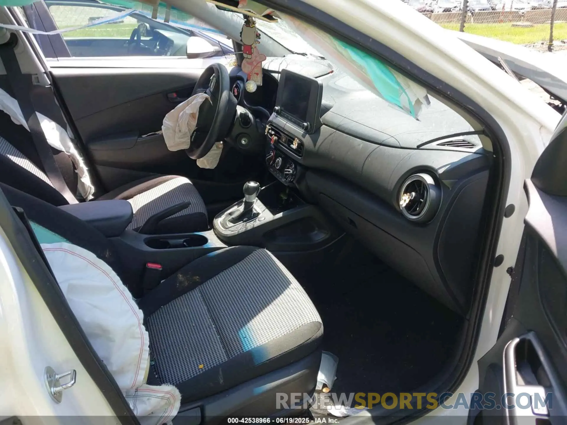 5 Photograph of a damaged car KM8K22AB5NU823047 HYUNDAI KONA 2022