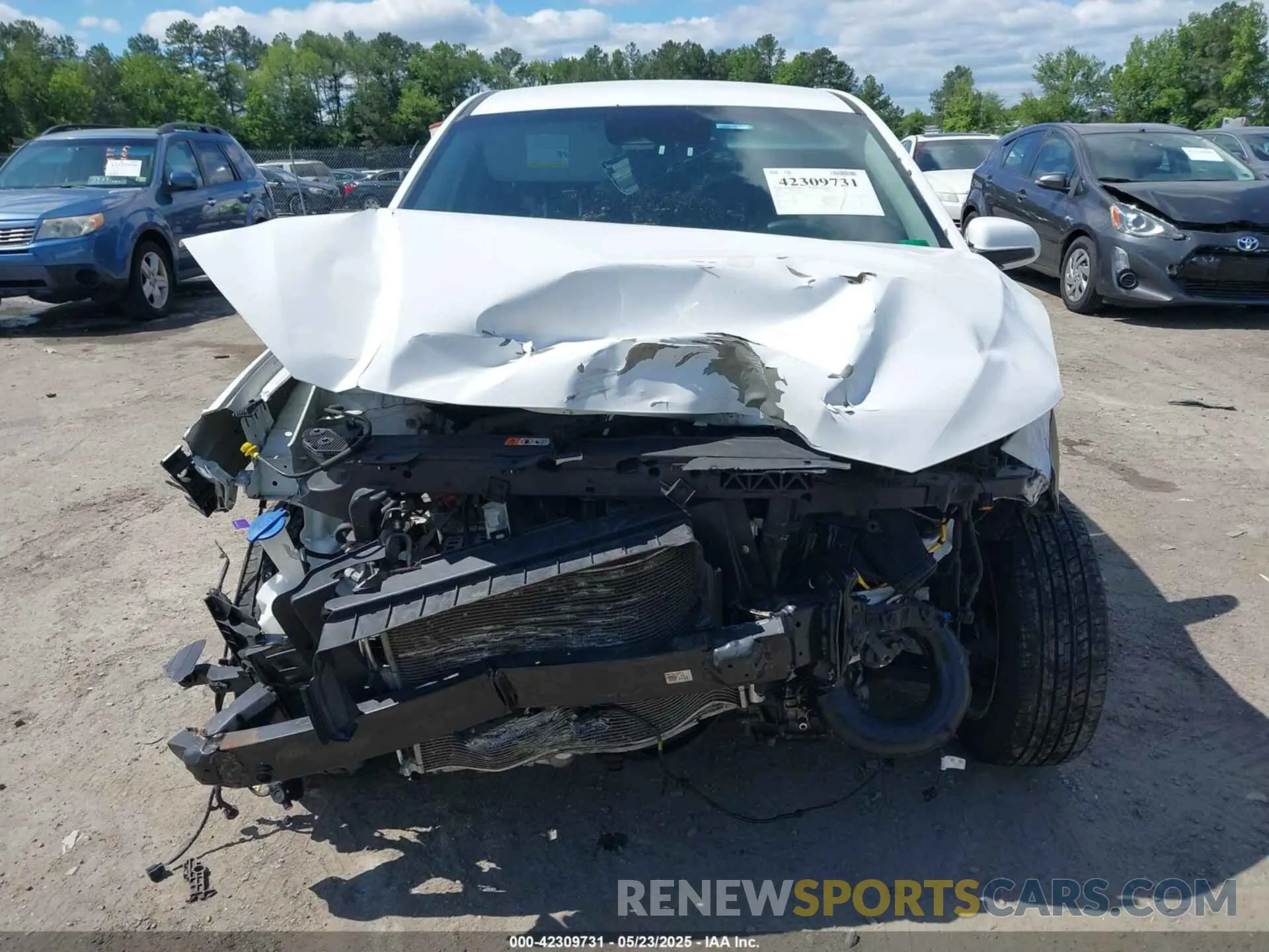 12 Photograph of a damaged car KM8K2CAB1NU825562 HYUNDAI KONA 2022