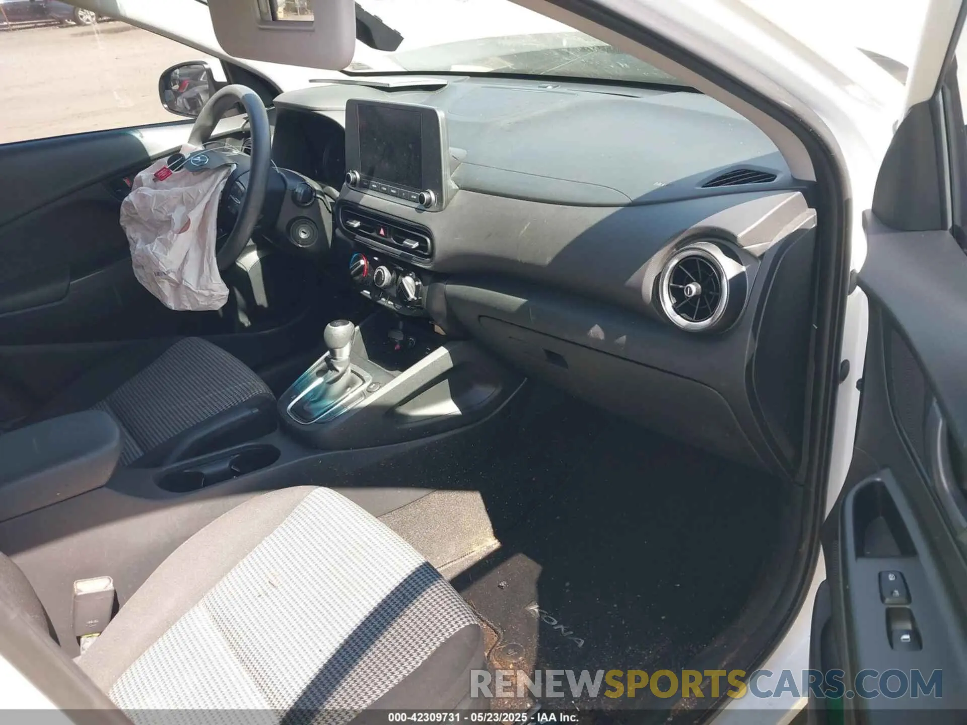 5 Photograph of a damaged car KM8K2CAB1NU825562 HYUNDAI KONA 2022