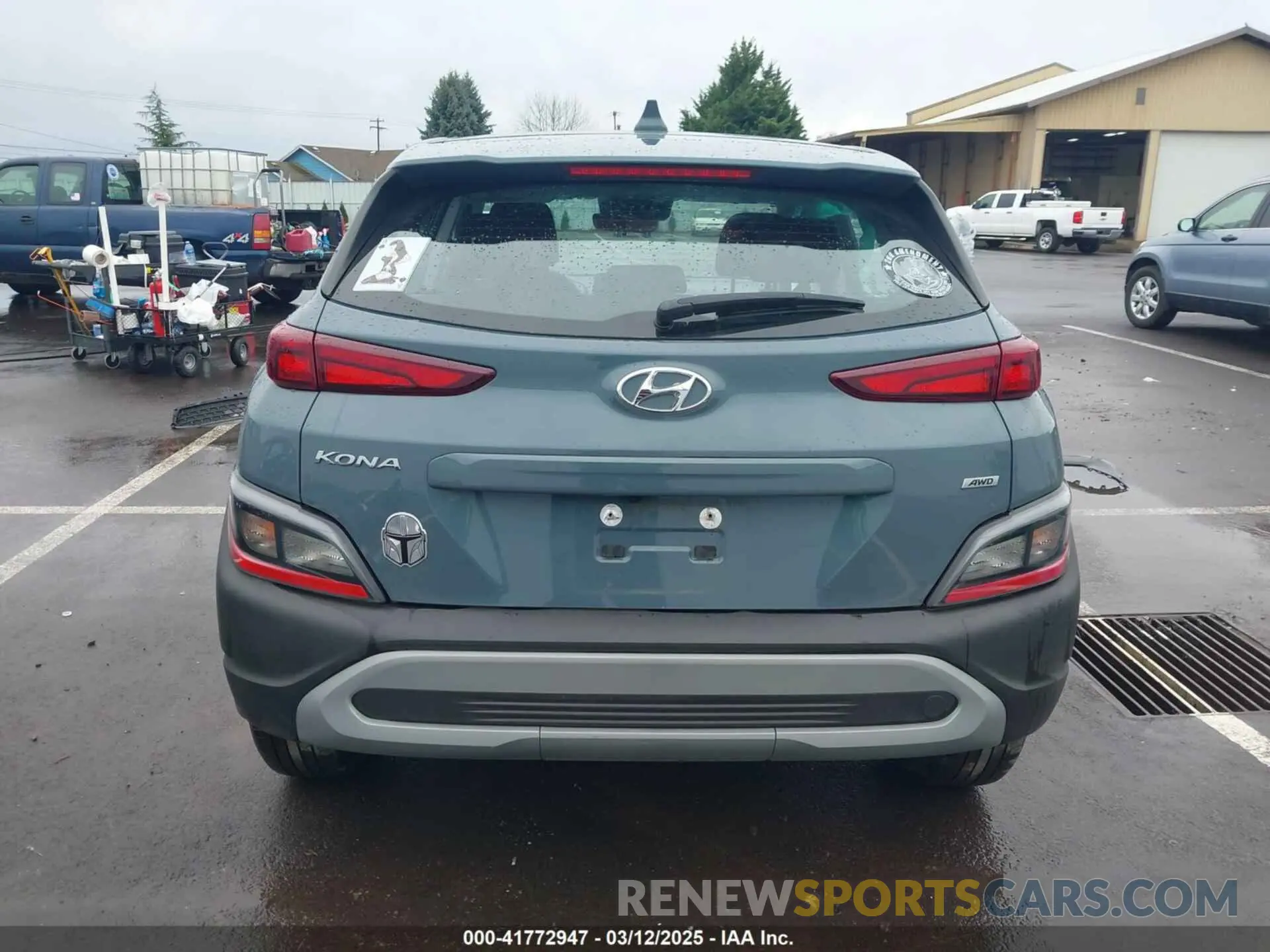 17 Photograph of a damaged car KM8K2CAB3NU839432 HYUNDAI KONA 2022