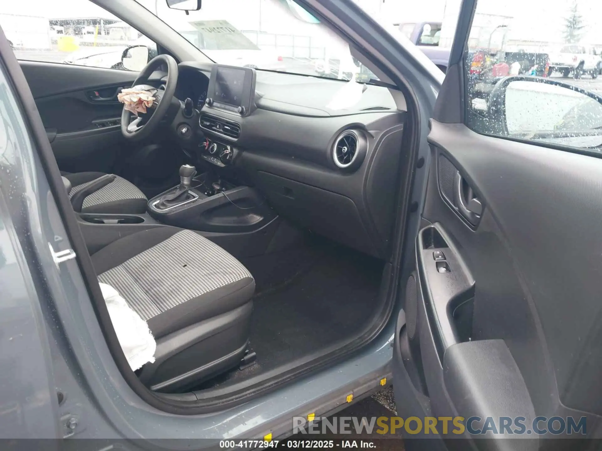 5 Photograph of a damaged car KM8K2CAB3NU839432 HYUNDAI KONA 2022